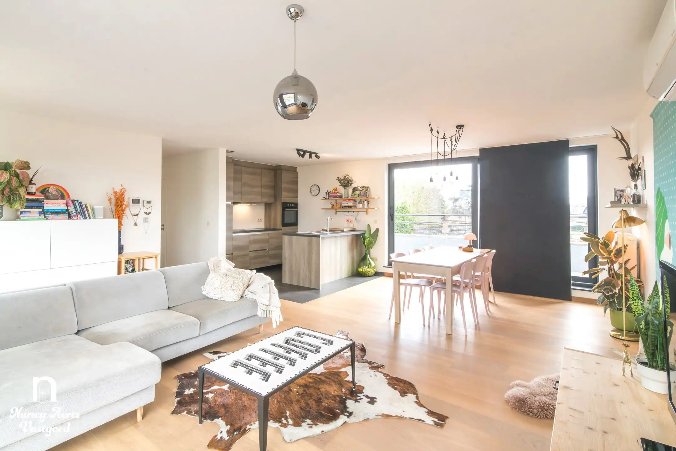 Lichtrijk penthouse met groot rondom terras en 2 parkings foto {{pictureIndex}}