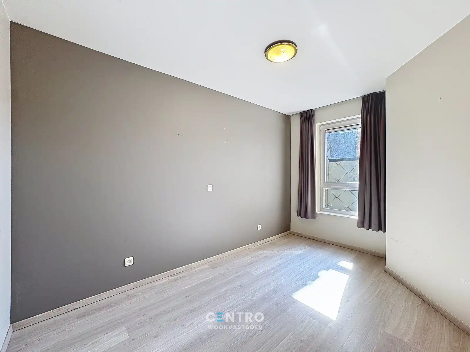 CENTRAAL gelegen appartement met 3 slpks en 2 badks! foto 12