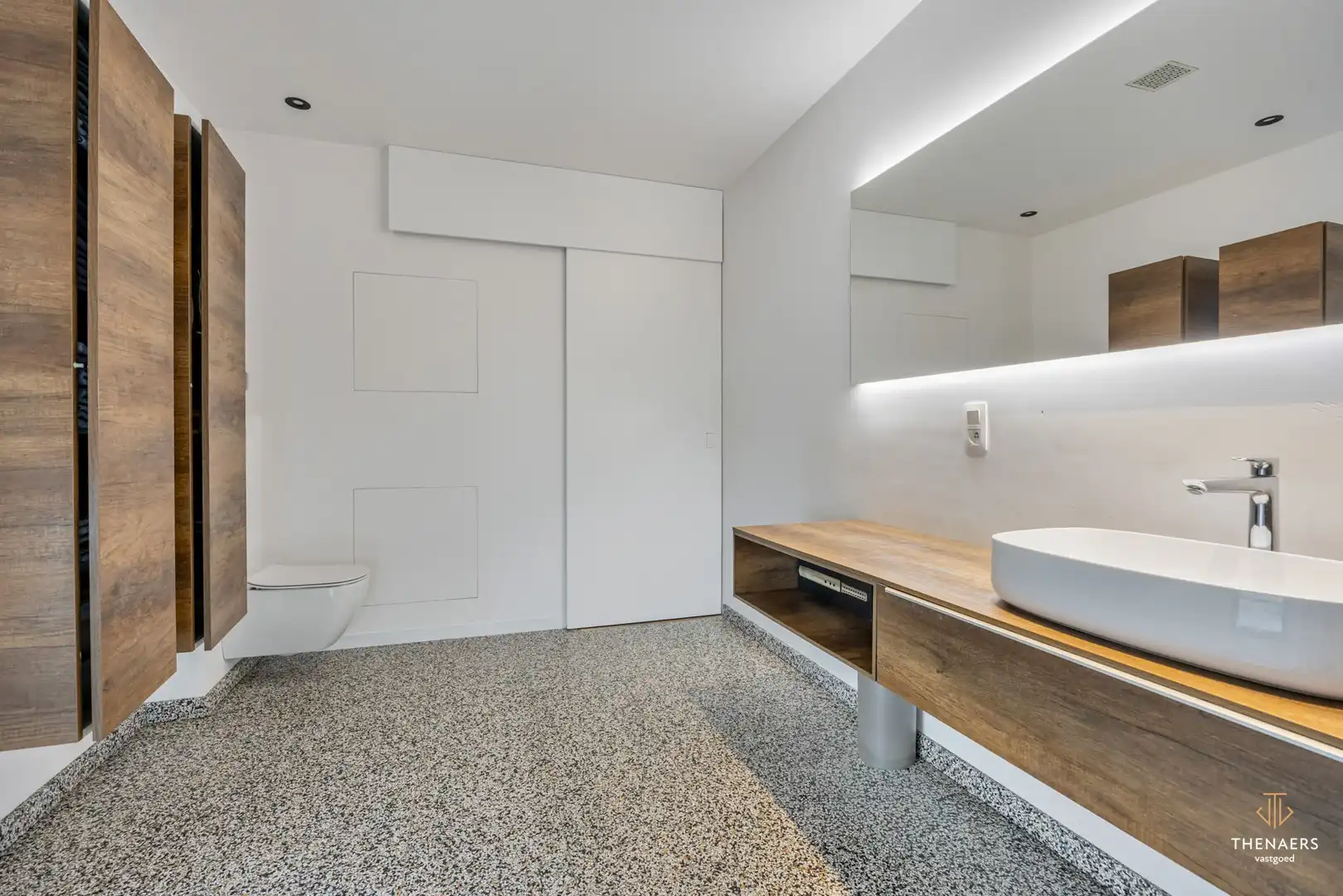 Stijlvol gerenoveerde karakterwoning nabij het centrum van Sint-Truiden. foto 27