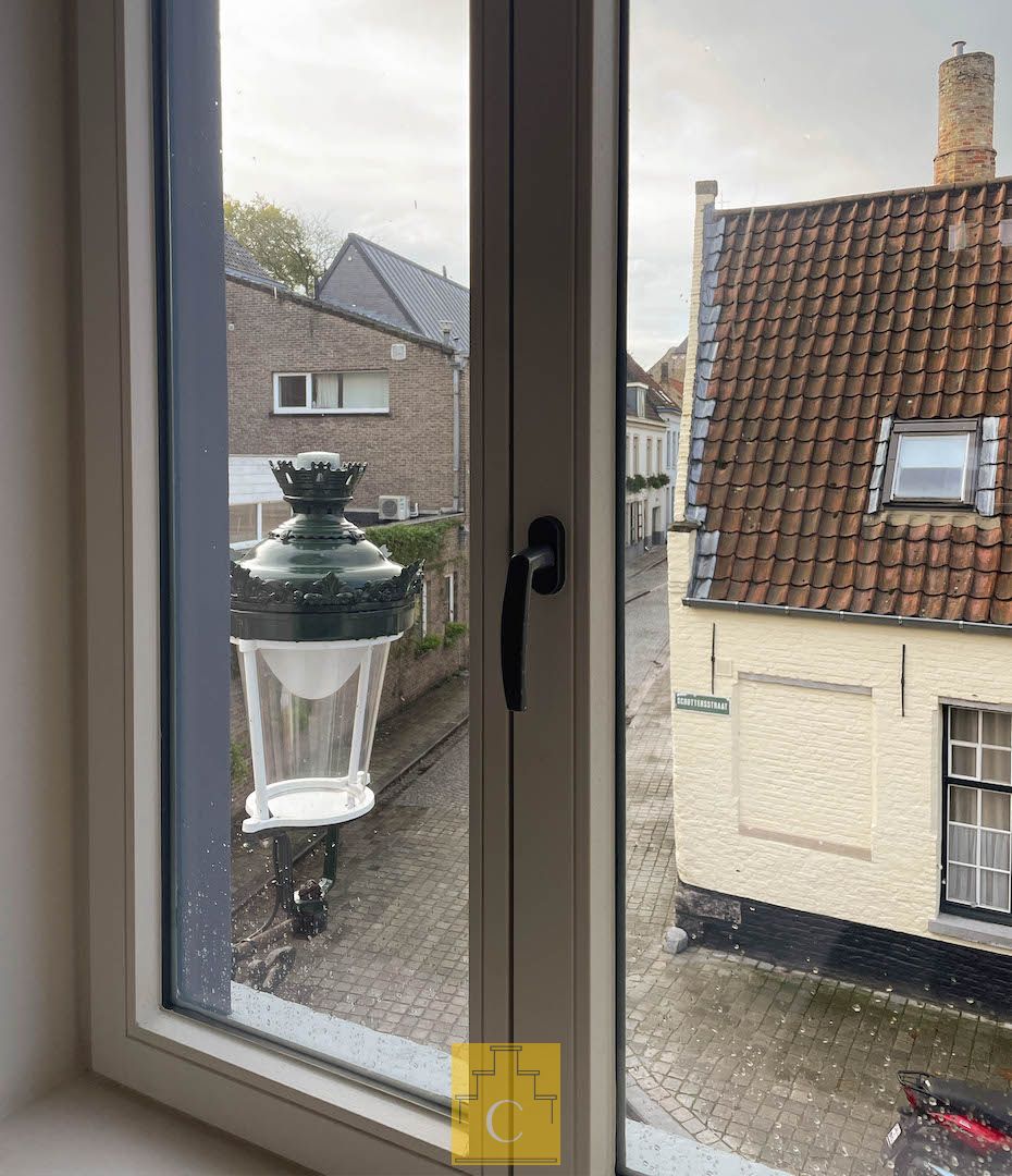 heel interessante, pas gerenoveerde ruime stadswoning met 4 slaapkamers en 3 badkamers op een stille locatie vlakbij het Karmelietenklooster foto 14