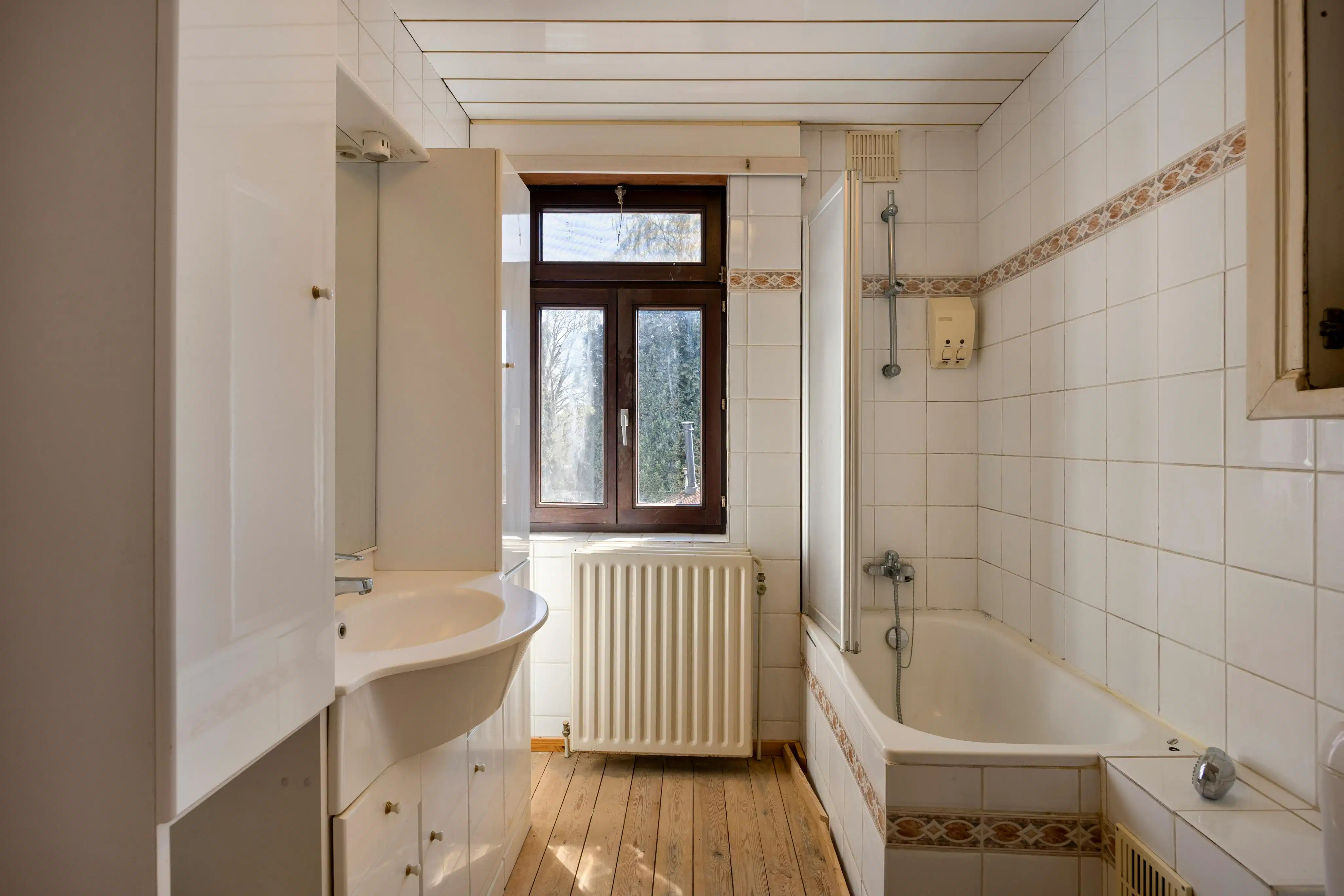 Charmant huis met veel potentieel te koop in Kapellen! foto 18