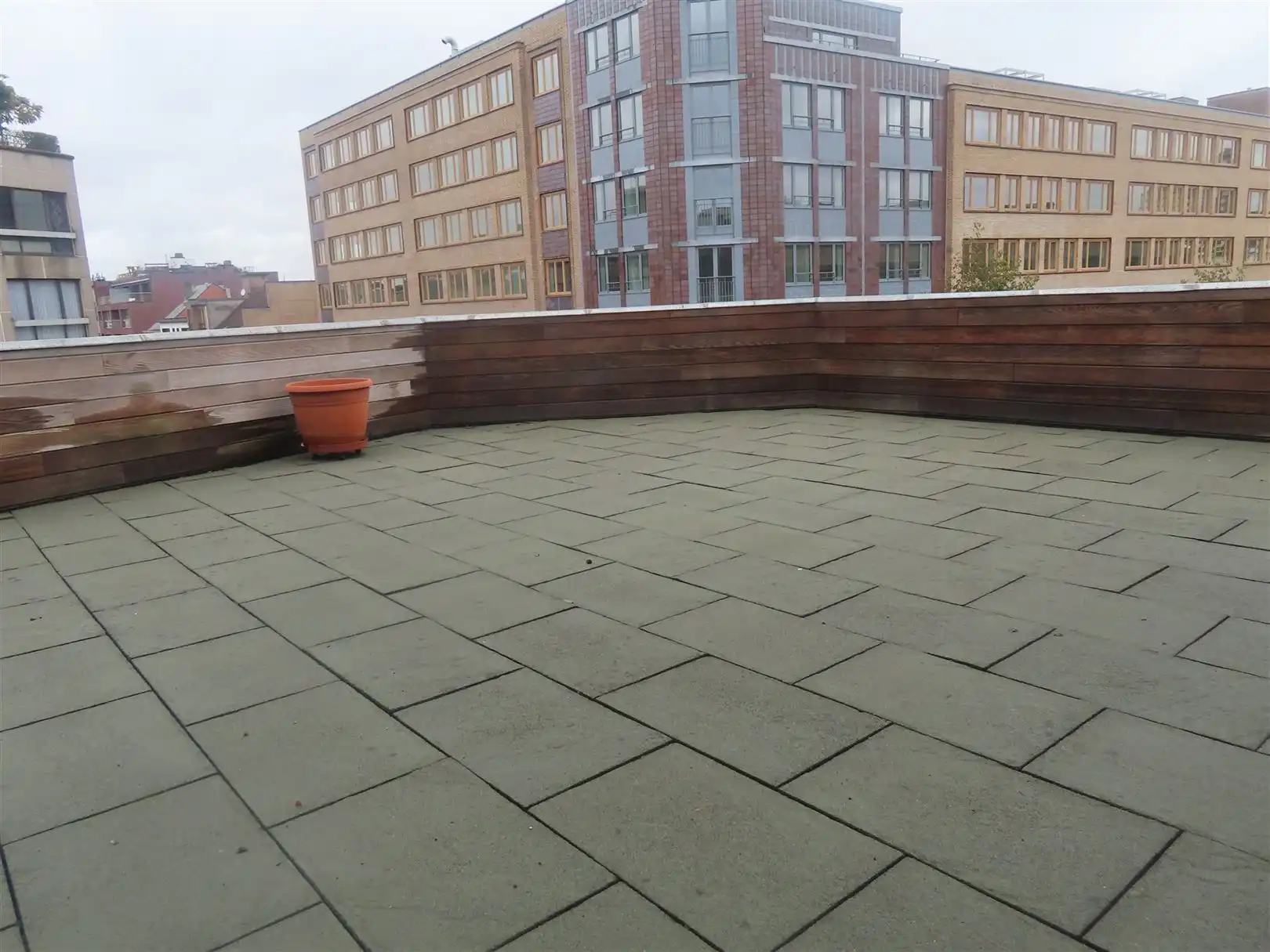 Duplex appartement in hartje Antwerpen met 2 slaapkamers, 2 badkamers, ingerichte dressing, bureau en zonneterras! foto 22