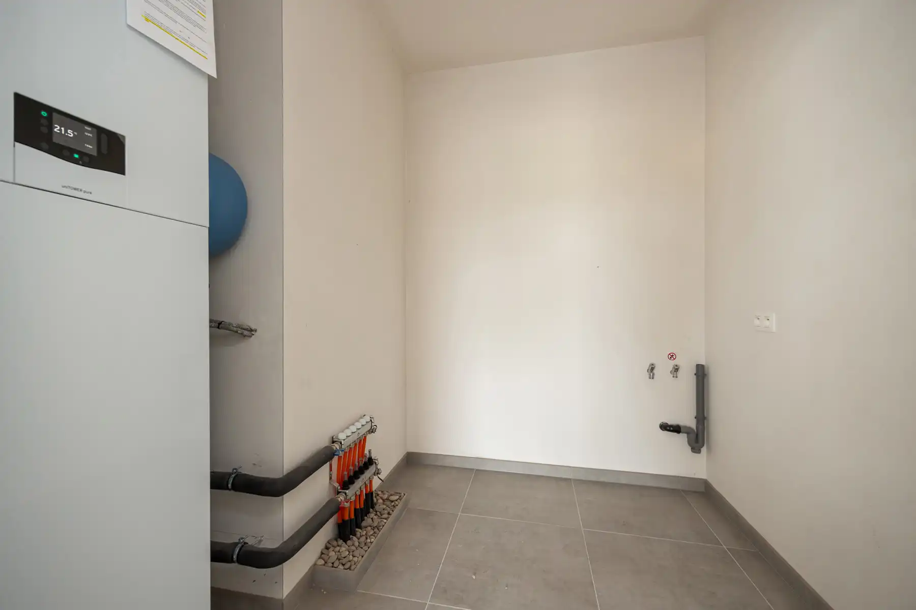 Woning met 3 slaapkamers en fietsenberging/carport op perceel van ca 367m² foto 6