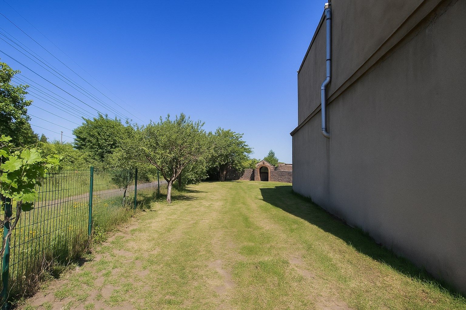Te koop in Sint-Niklaas: ruime halfopen bebouwing met 4 slaapkamers, dubbele oprit en een grote, uitgestrekte zuidgerichte tuin – ideaal voor gezinnen! foto 26