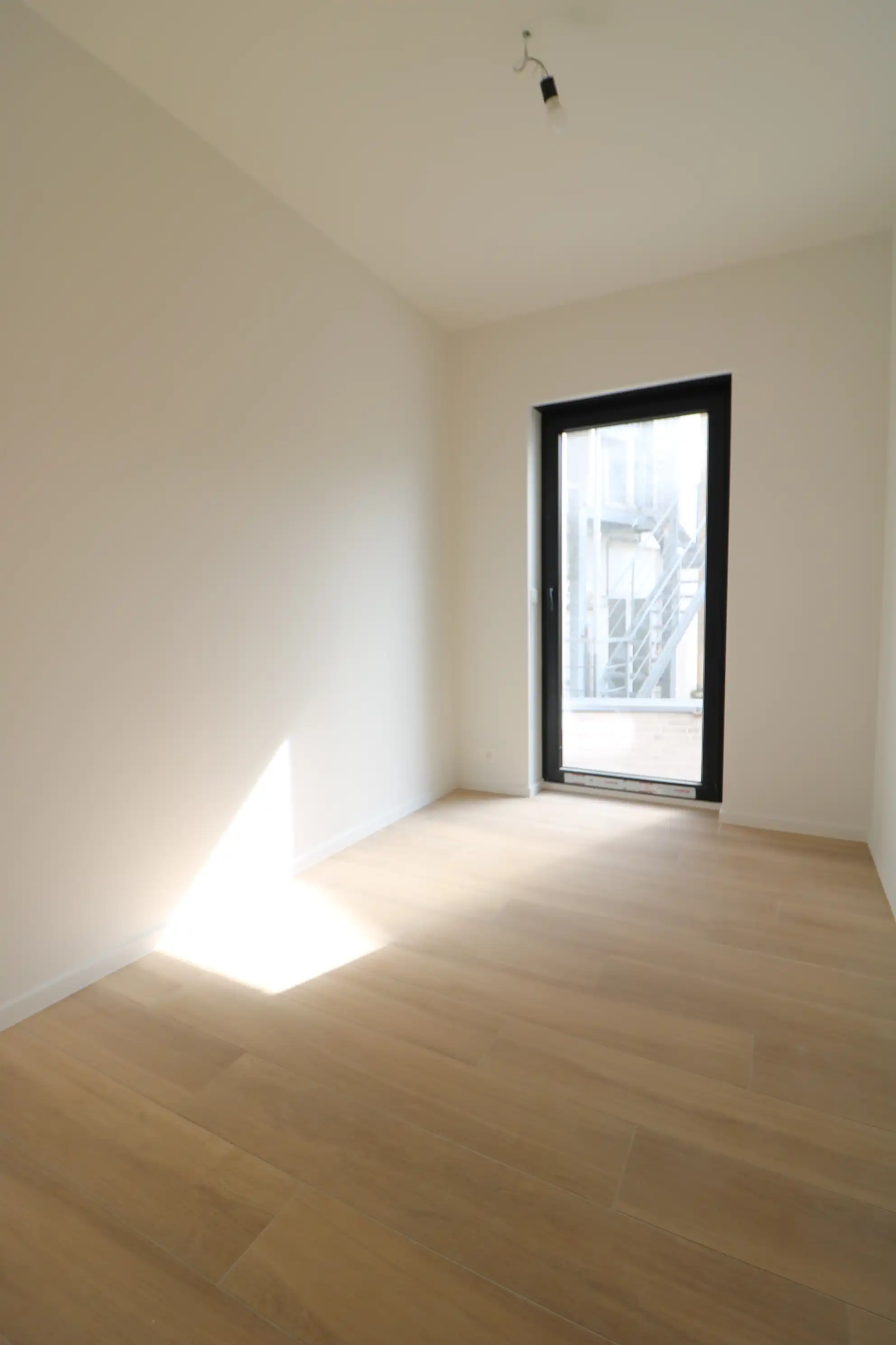 Prachtig nieuwbouwappartement met 2 slaapkamers gelegen in het centrum van Blankenberge. foto 3
