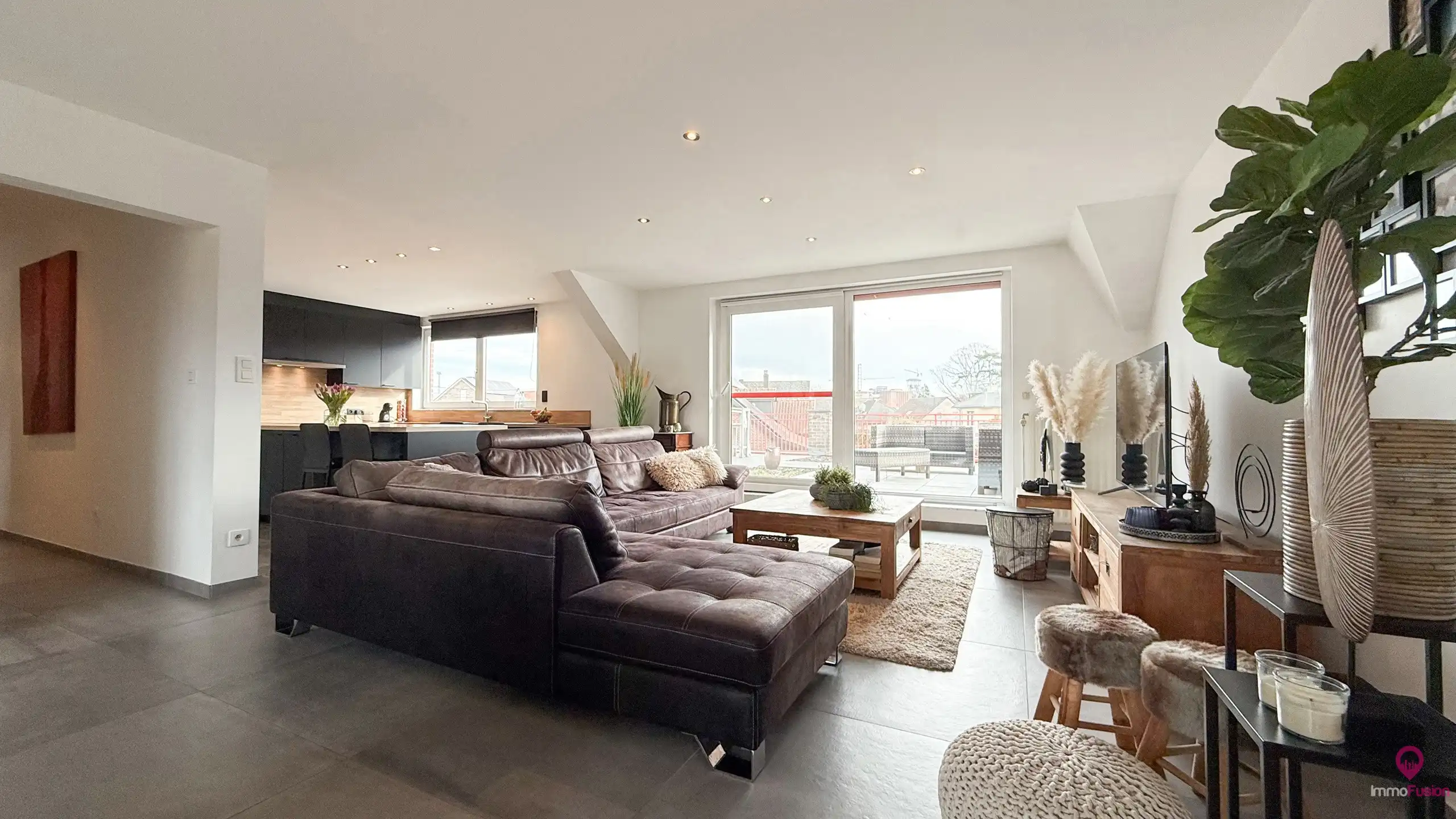 Ruim appartement van 177m² met 105m² terras en 4 slpks! foto 3