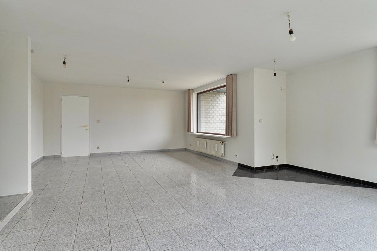 Ruime woning met thuiskantoor te Lendelede foto 4