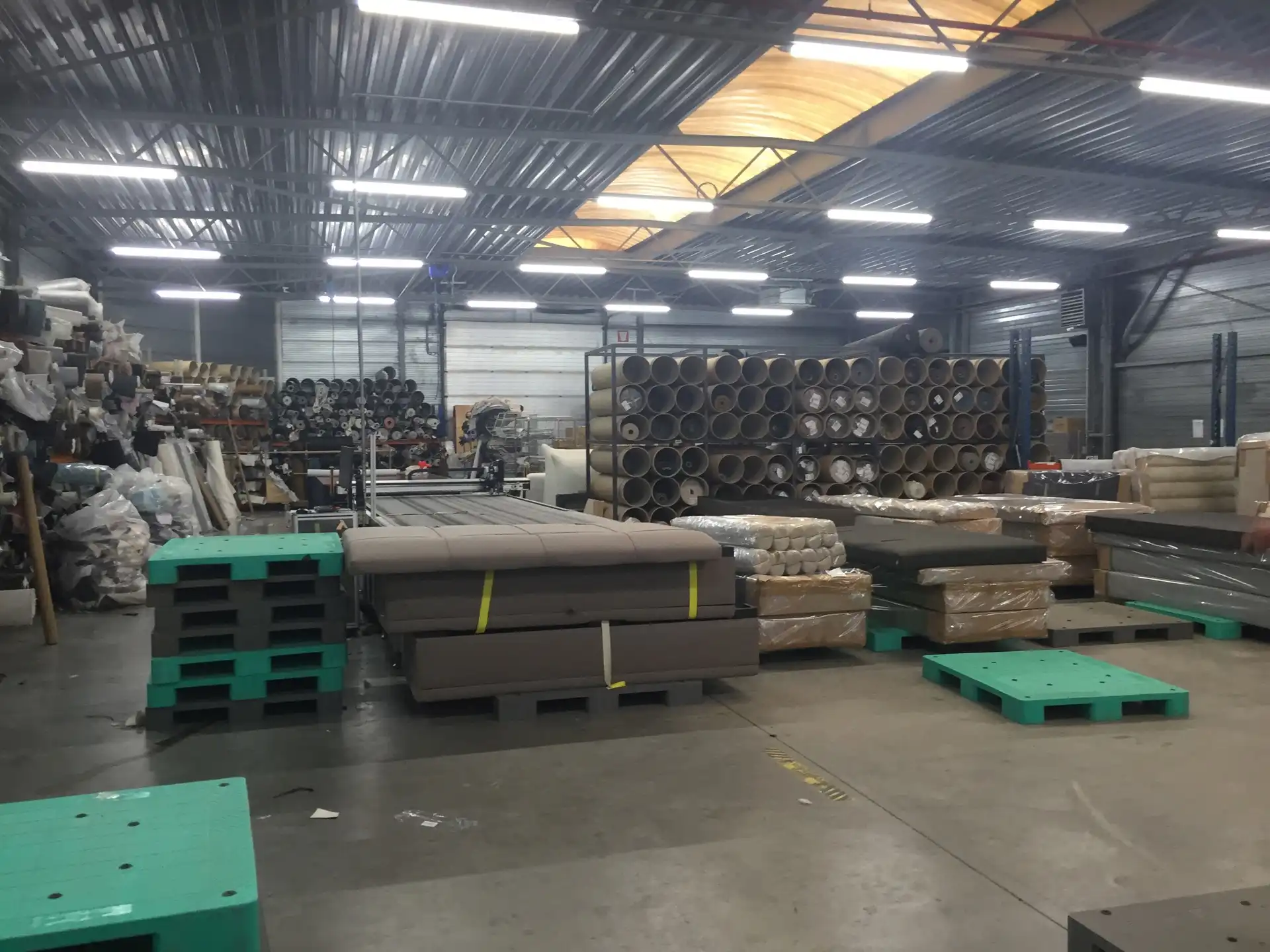 Magazijn met gelijkvloers kantoor foto 4