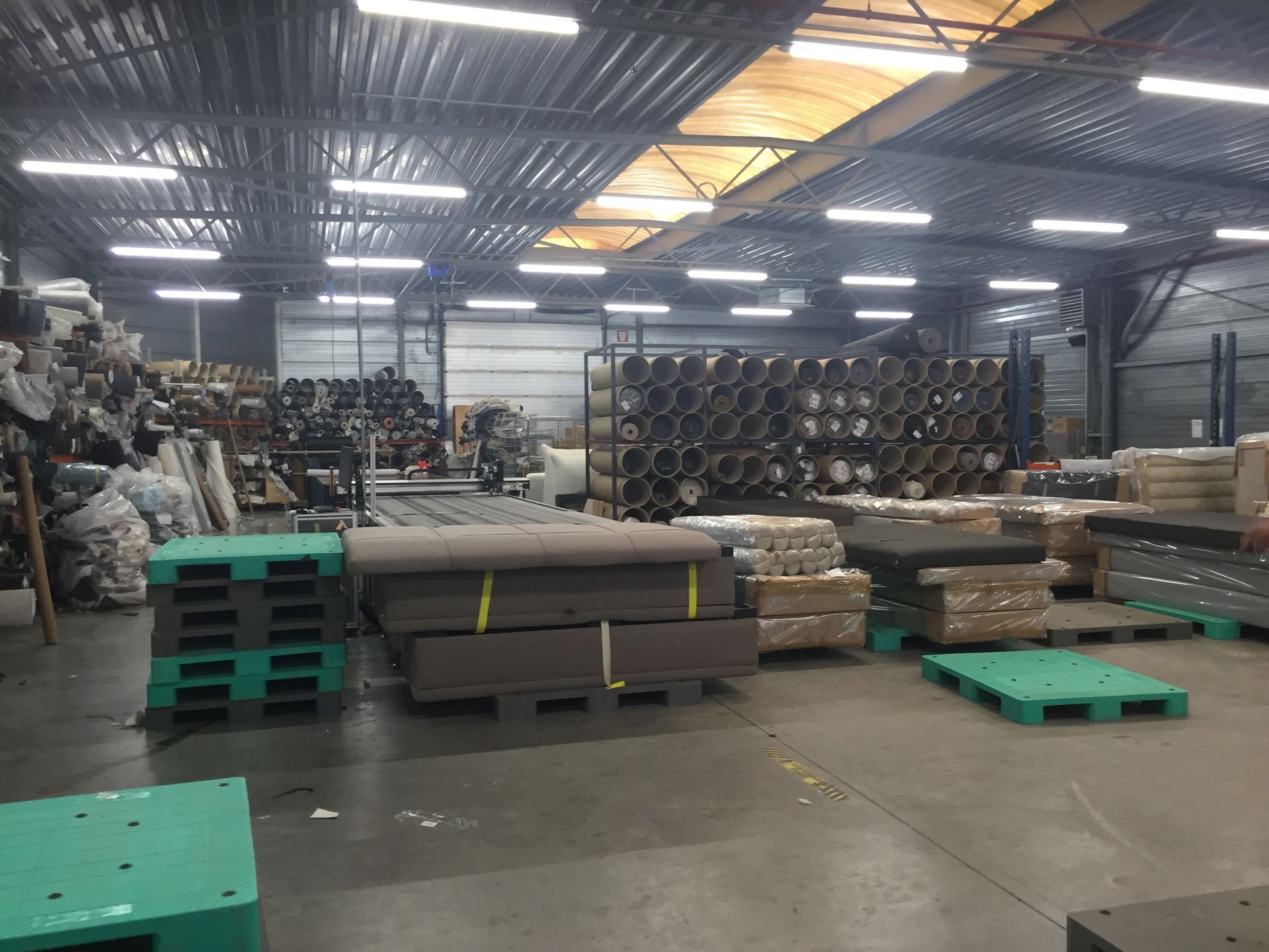 Magazijn met gelijkvloers kantoor foto 4