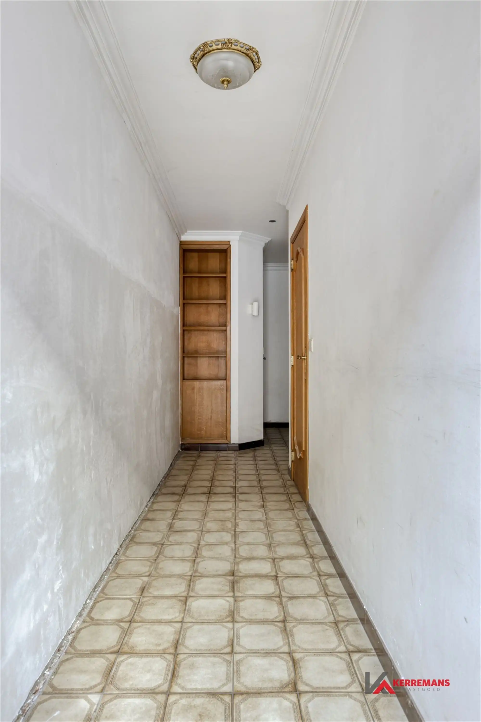 Woning met 2 slaapkamers, tuin en garage.  foto 3