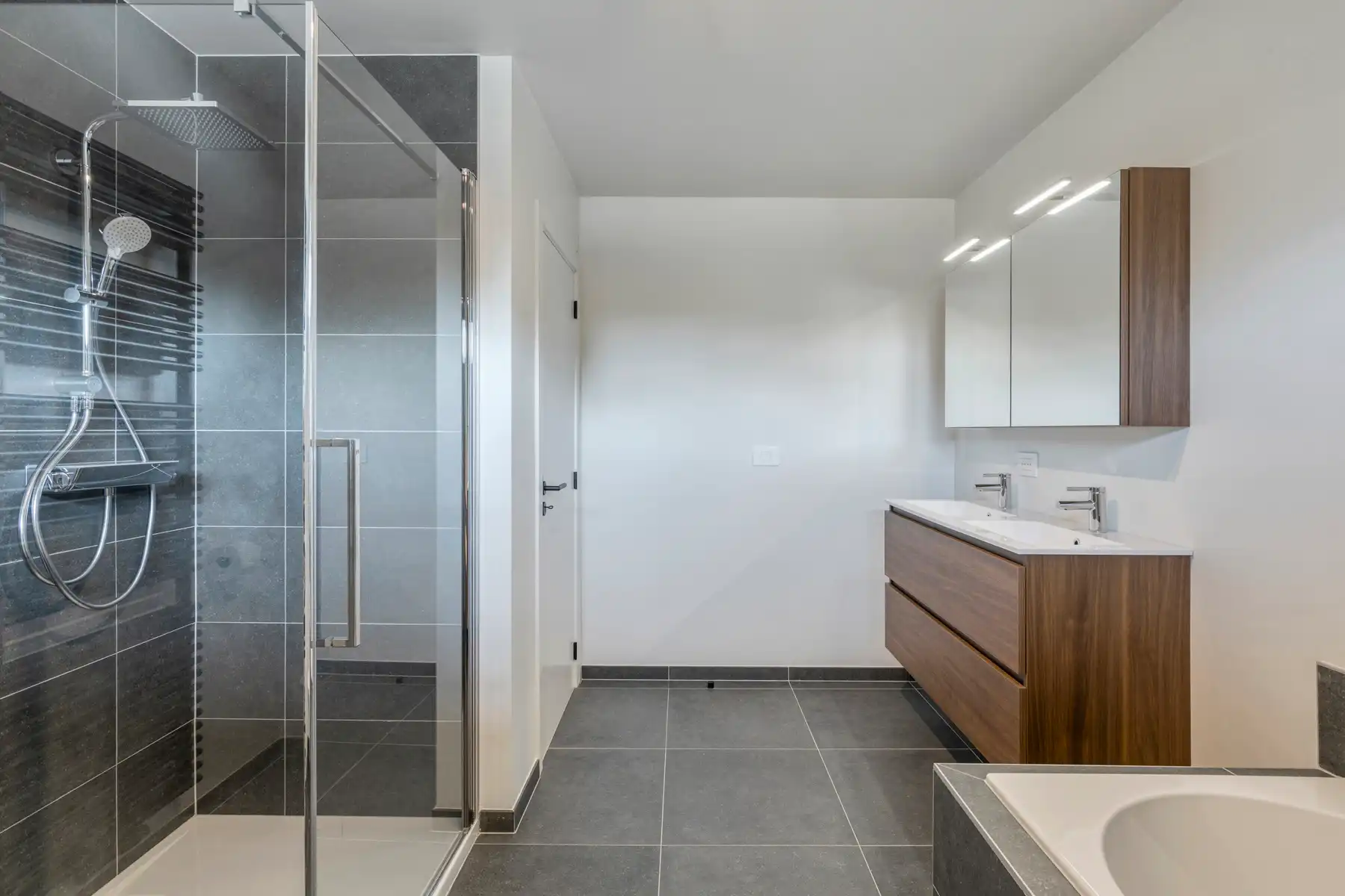 Gerenoveerde woning met 3 slaapkamers foto 15