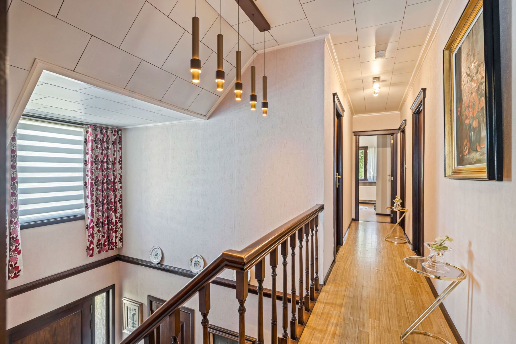 ONDER OPTIE Ruime villa in zeer goede staat met grote garage foto 17