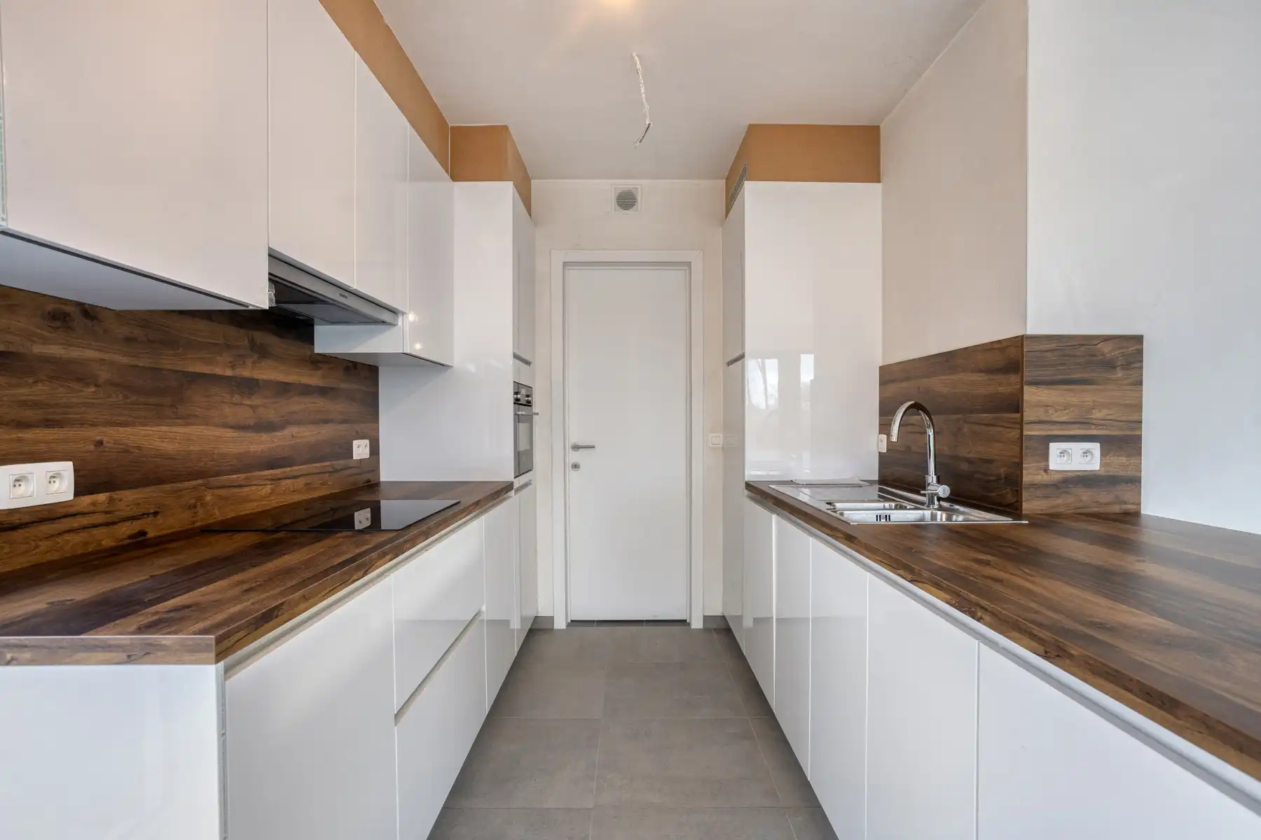 Afgewerkte nieuwbouwwoning met 4 slaapkamers foto 10