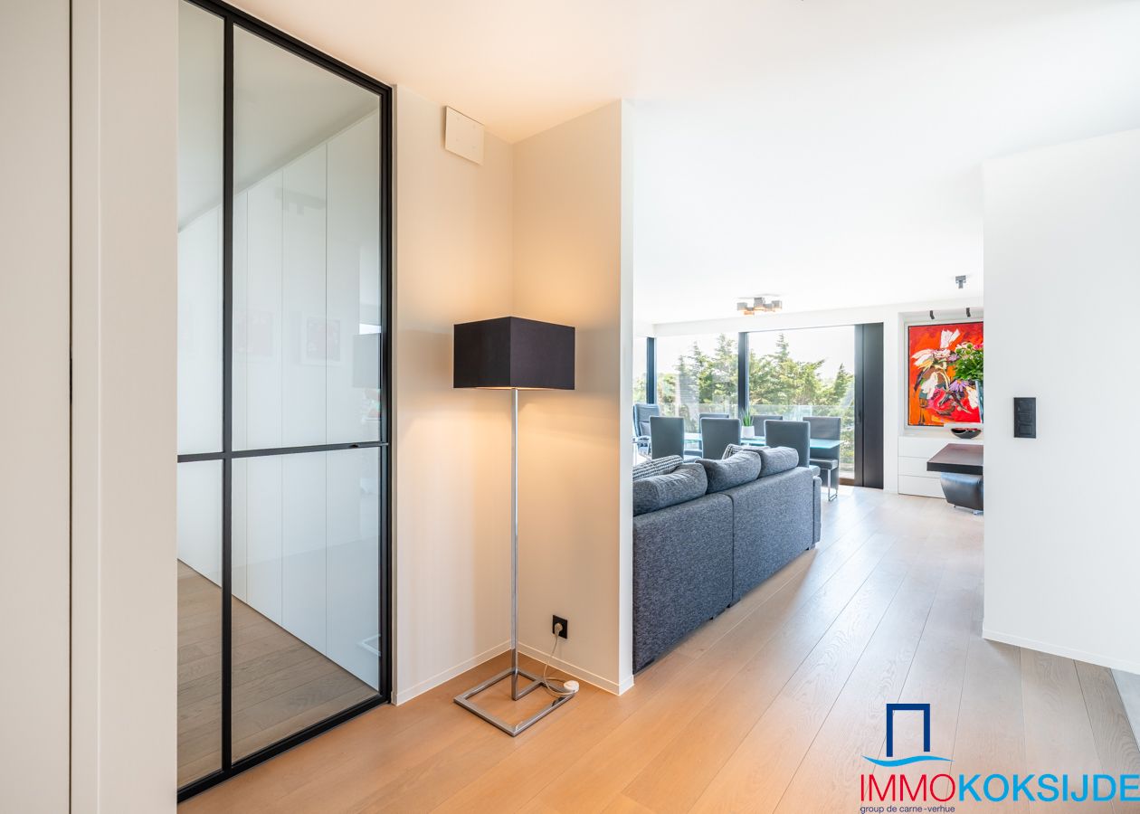 Exclusief penthouse met 2 slaapkamers en ruim terras in moderne residentie foto 4