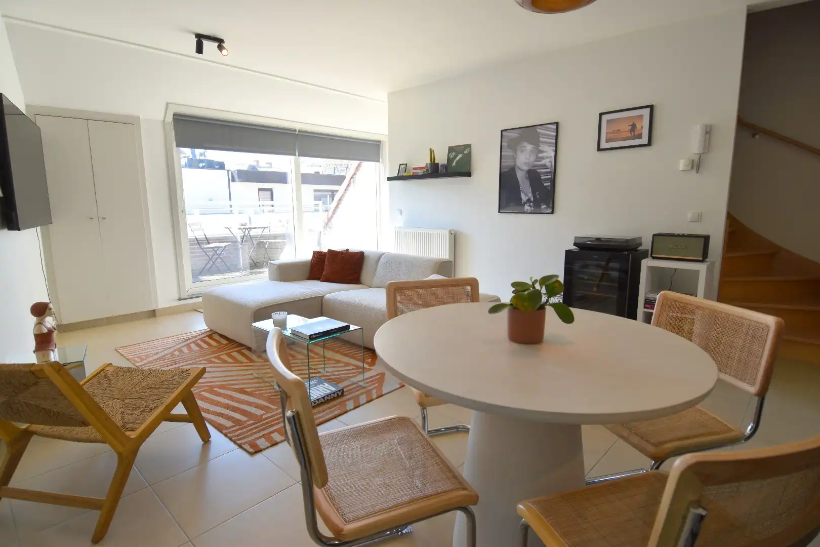 Lichtrijk duplex appartement met 2 slaapkamers en zonnig terras in hartje Kortrijk foto 5