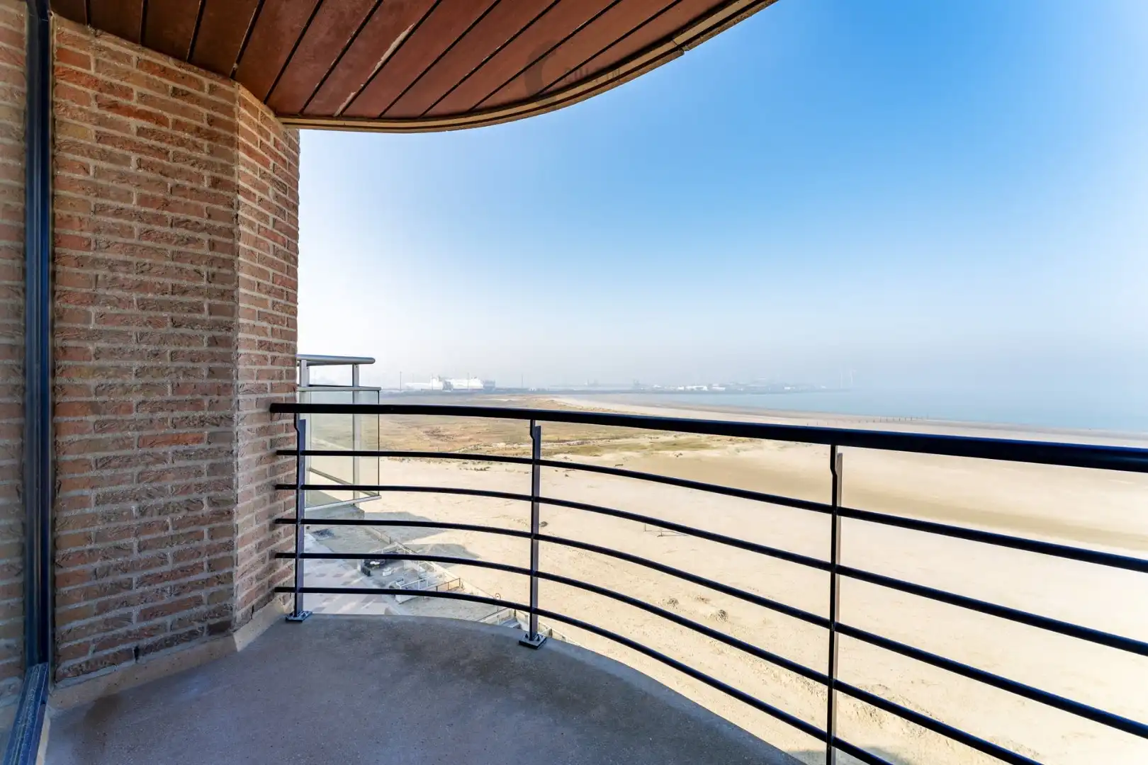 Exclusief appartement met fenomenaal zeezicht op de Zeedijk van Knokke-Heist. foto 10