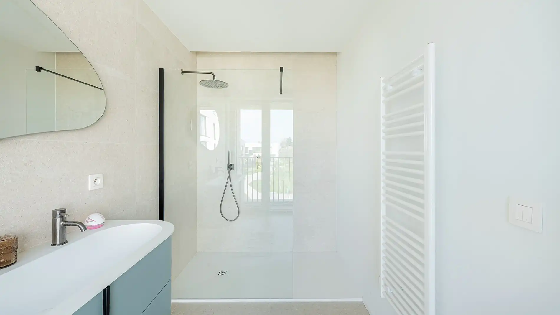 Exclusief verblijf met lift, terrassen en uitzonderlijke volumes in een groene-autovrije verkaveling te Knokke. foto 18