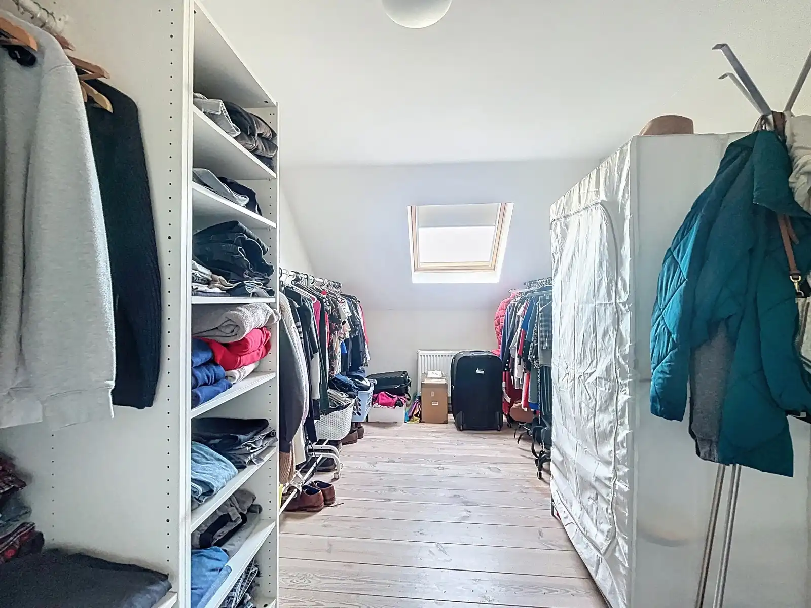 Rustig gelegen woning met 3 SLPK én Terras! foto 11