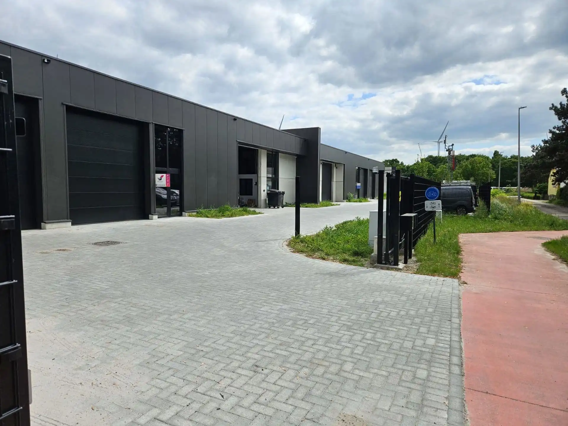 KMO-unit te huur in Tessenderlo - 350m² foto 2