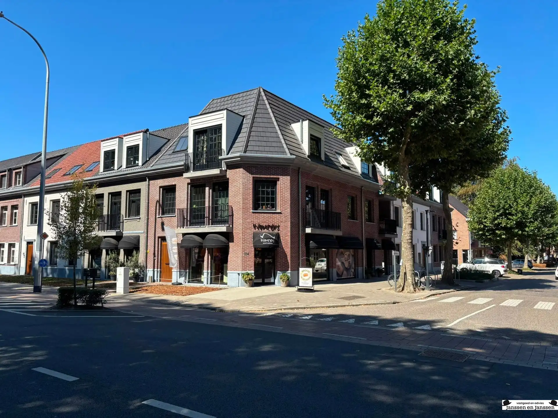 Stijlvol afgewerkt appartement met 2slpks en terras in het centrum van Gooreind (ca.100m²) foto 2