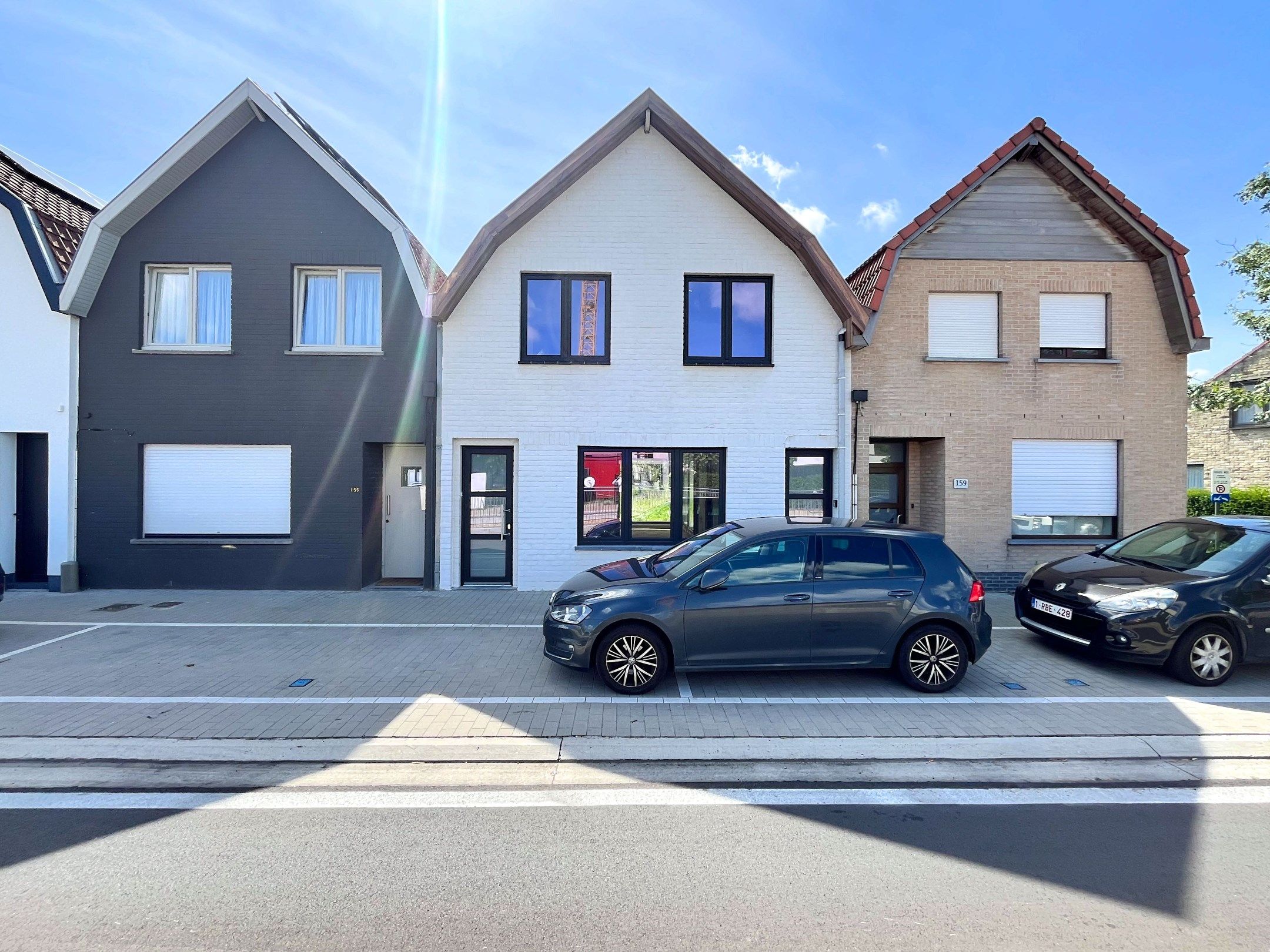 Verder af te werken woning met een zonnige tuin te Knokke foto 1