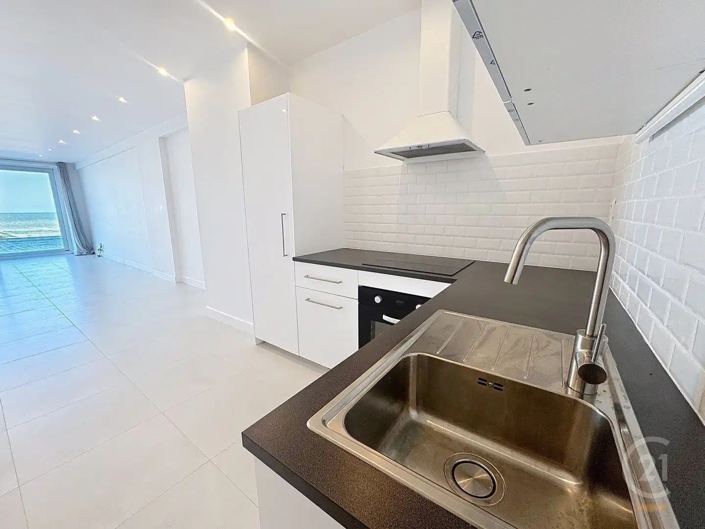 Volledig gerenoveerd gelijkvloers appartement aan de Zeedijk van Westende foto 7