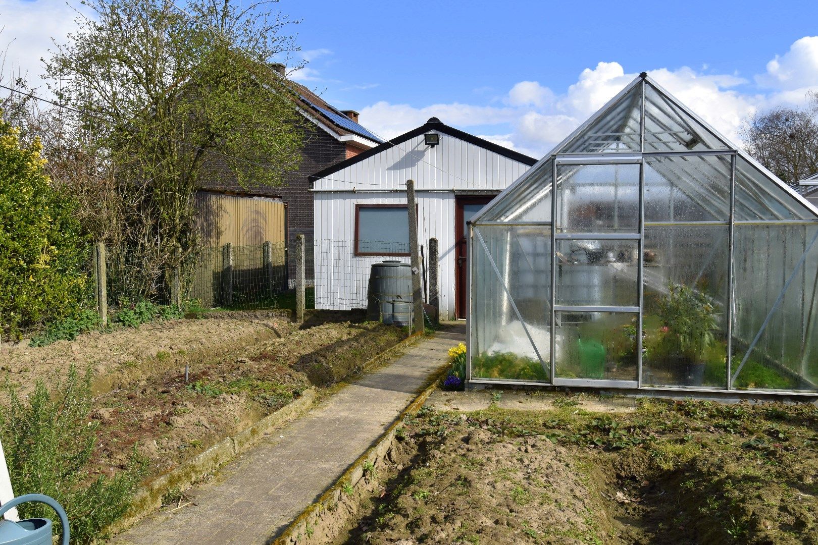 Mooie rijwoning met 2 slaapkamers, tuin en garage te koop in het gezellige Gullegem foto 16