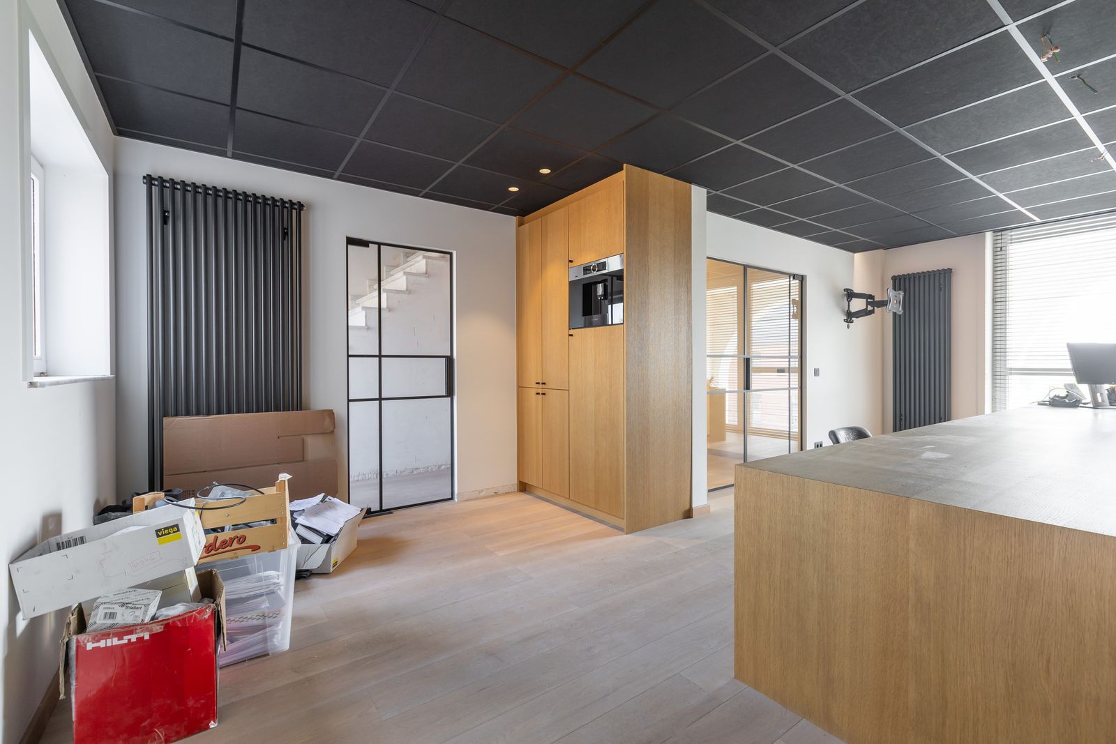 Grote eigendom met winkel, 2 appartement én prachtige loods foto 24