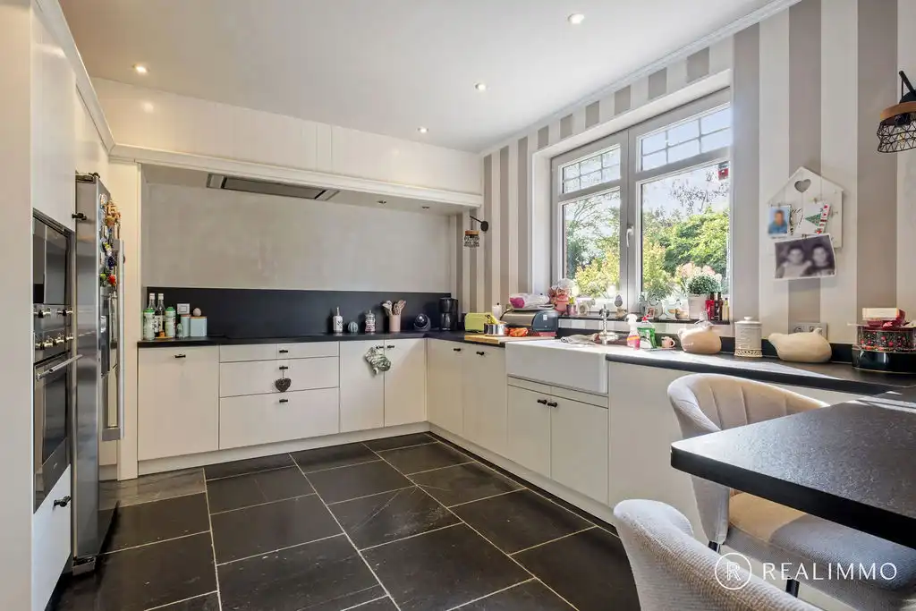 Exclusieve villa met ruime woonoppervlakte en rustige ligging! foto 5