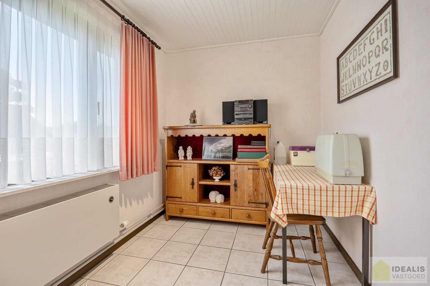 IDEALIS VASTGOED - INSTAPKLARE GEZINSWONING OP EEN RUSTIG PERCEEL VAN 12A 46CA MET 3 KNAPPE SLAAPKAMERS foto 23