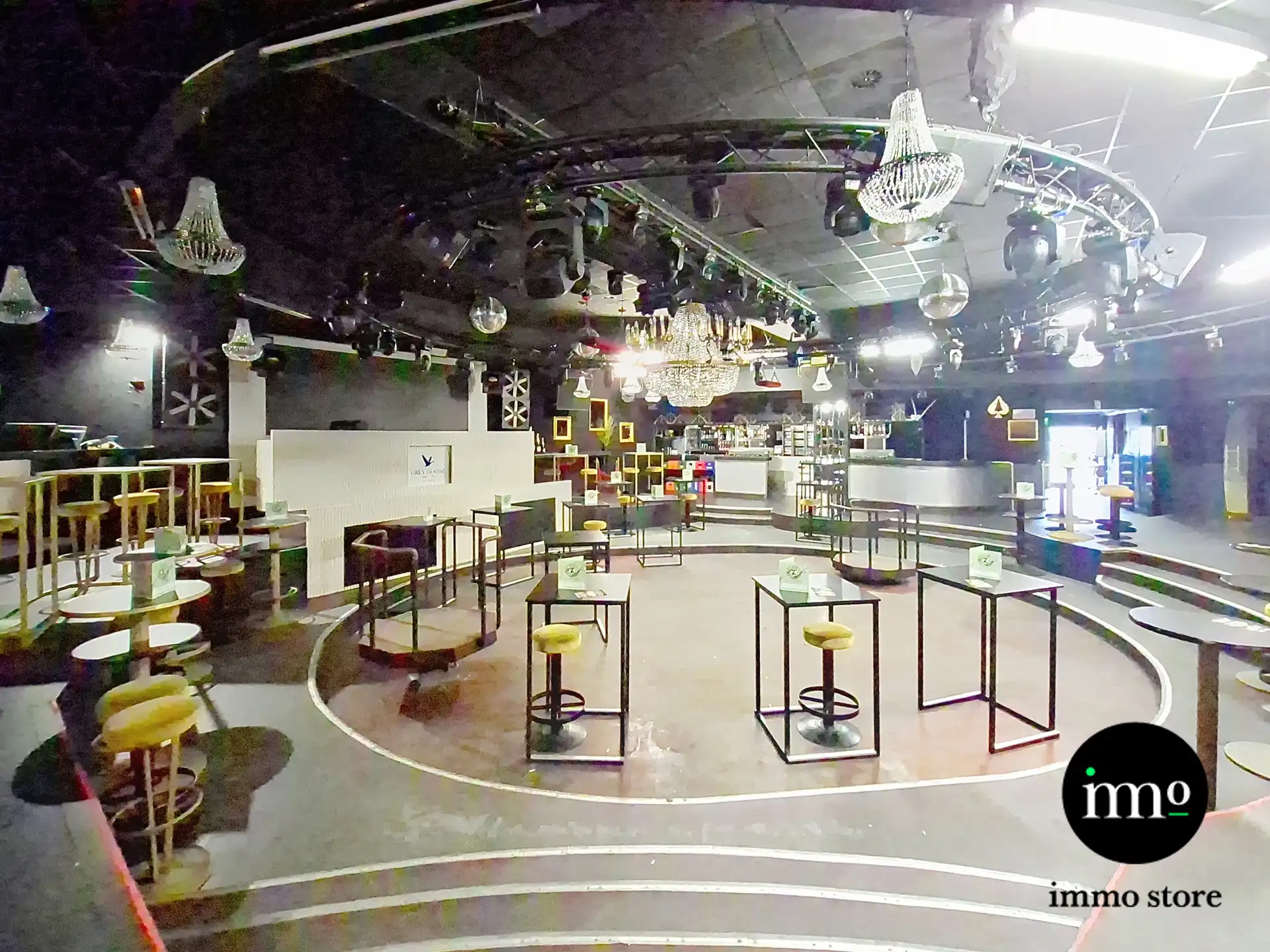 Nightclub met 4 bars en veel meer! foto 8