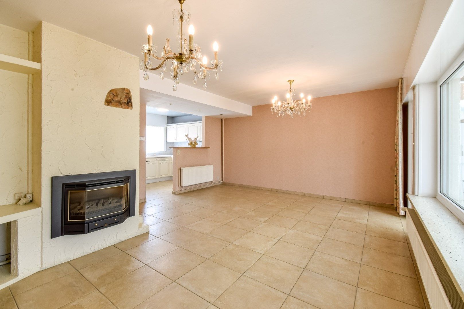 Charmante rijwoning met 3 slaapkamers en zonnige achtertuin in rustige woonwijk te Gistel foto 5