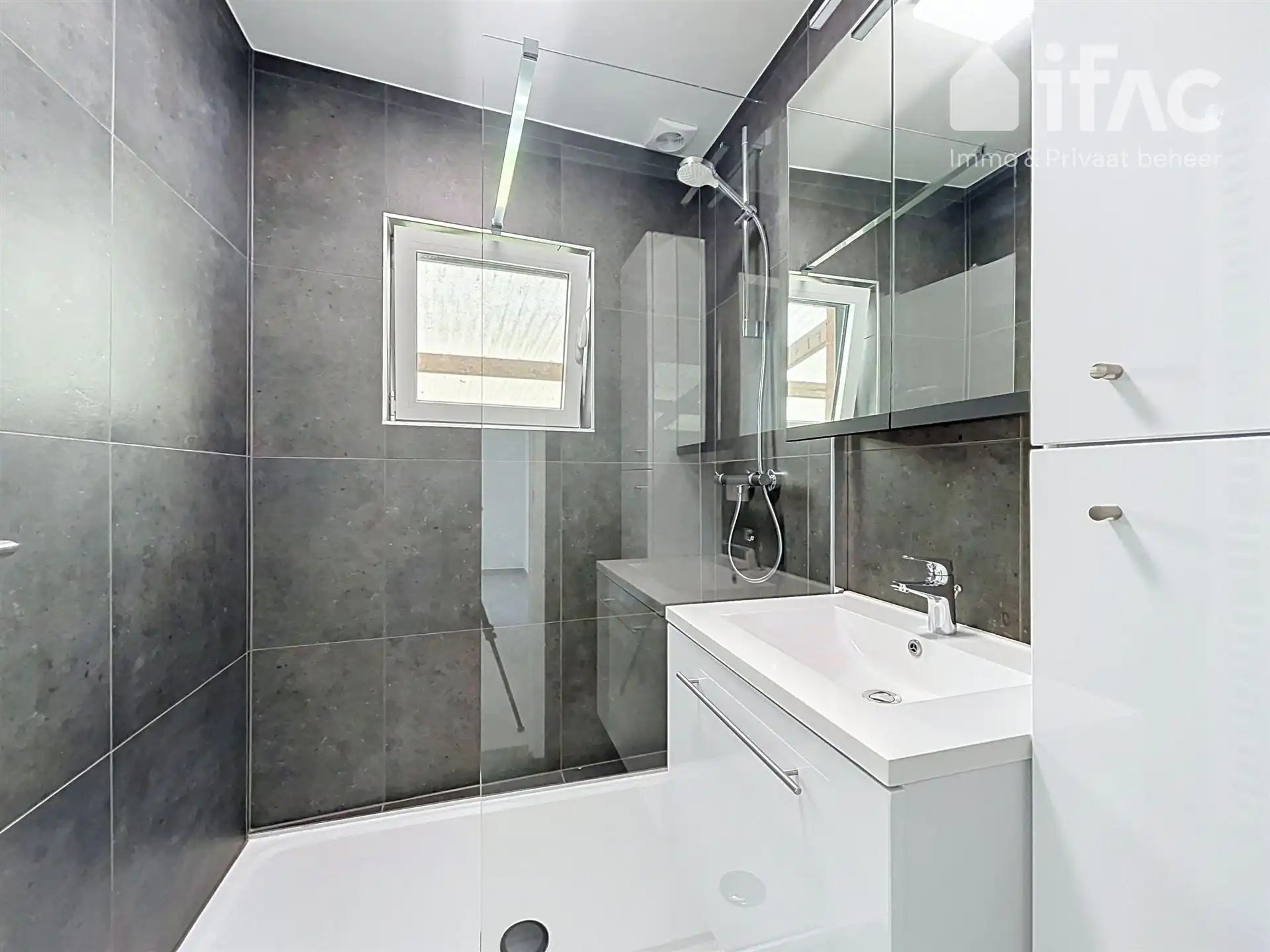 Gerenoveerde woning met 2 slaapkamers en grote tuin foto 3