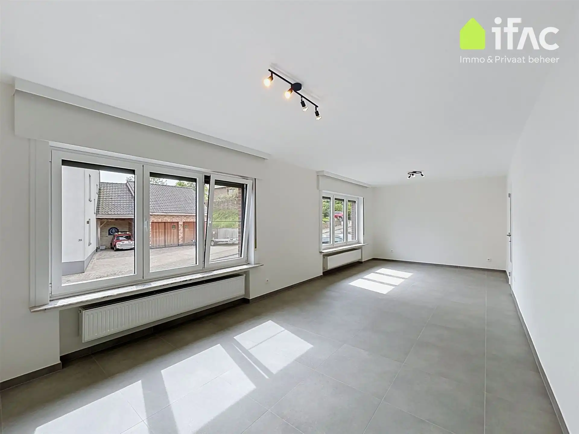 Gerenoveerde woning met 2 slaapkamers en grote tuin foto 3