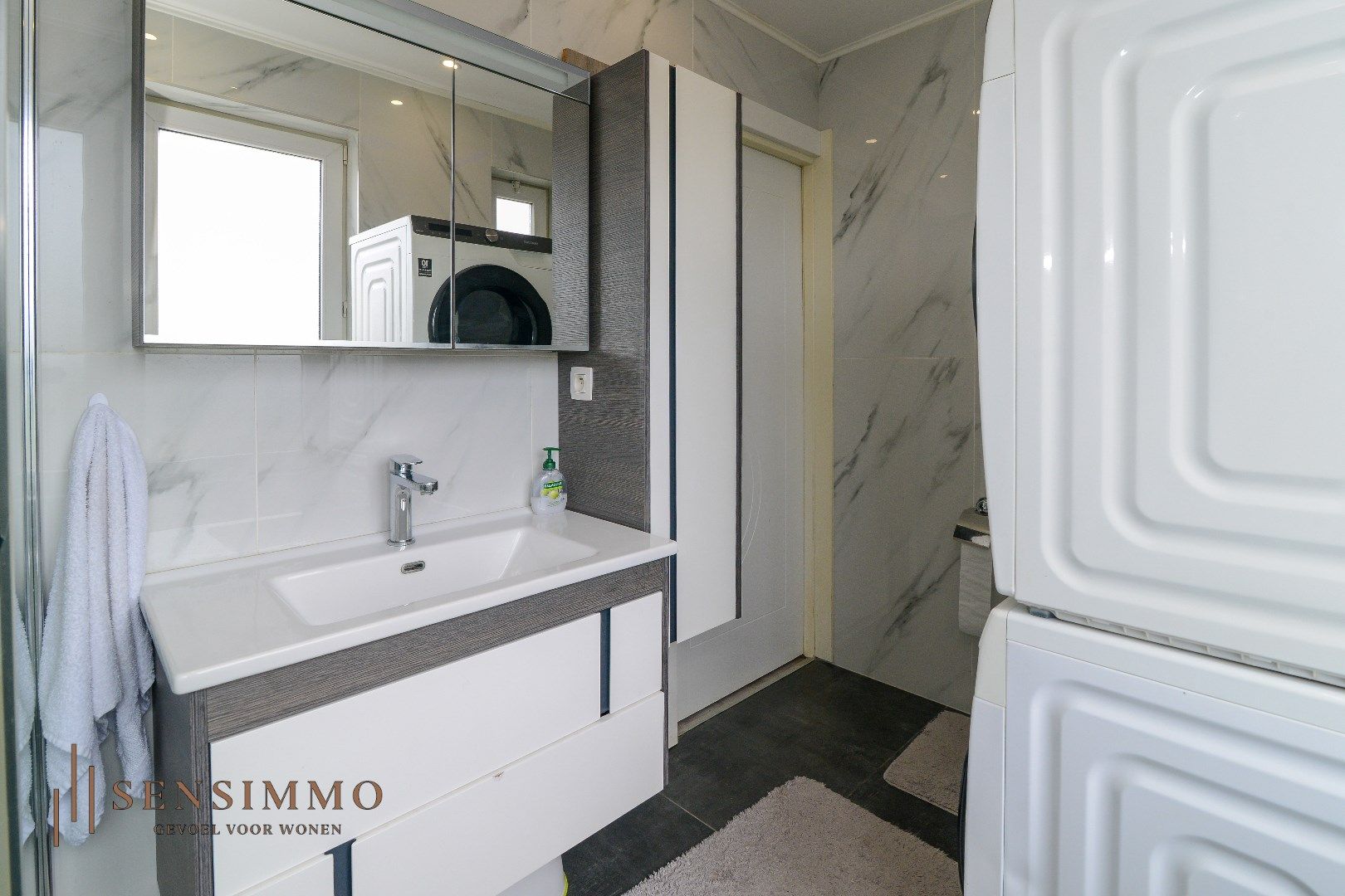 Instapklaar 3-slaapkamerappartement met terras en garagebox in Maasmechelen – Geen renovatieverplichting! foto 12