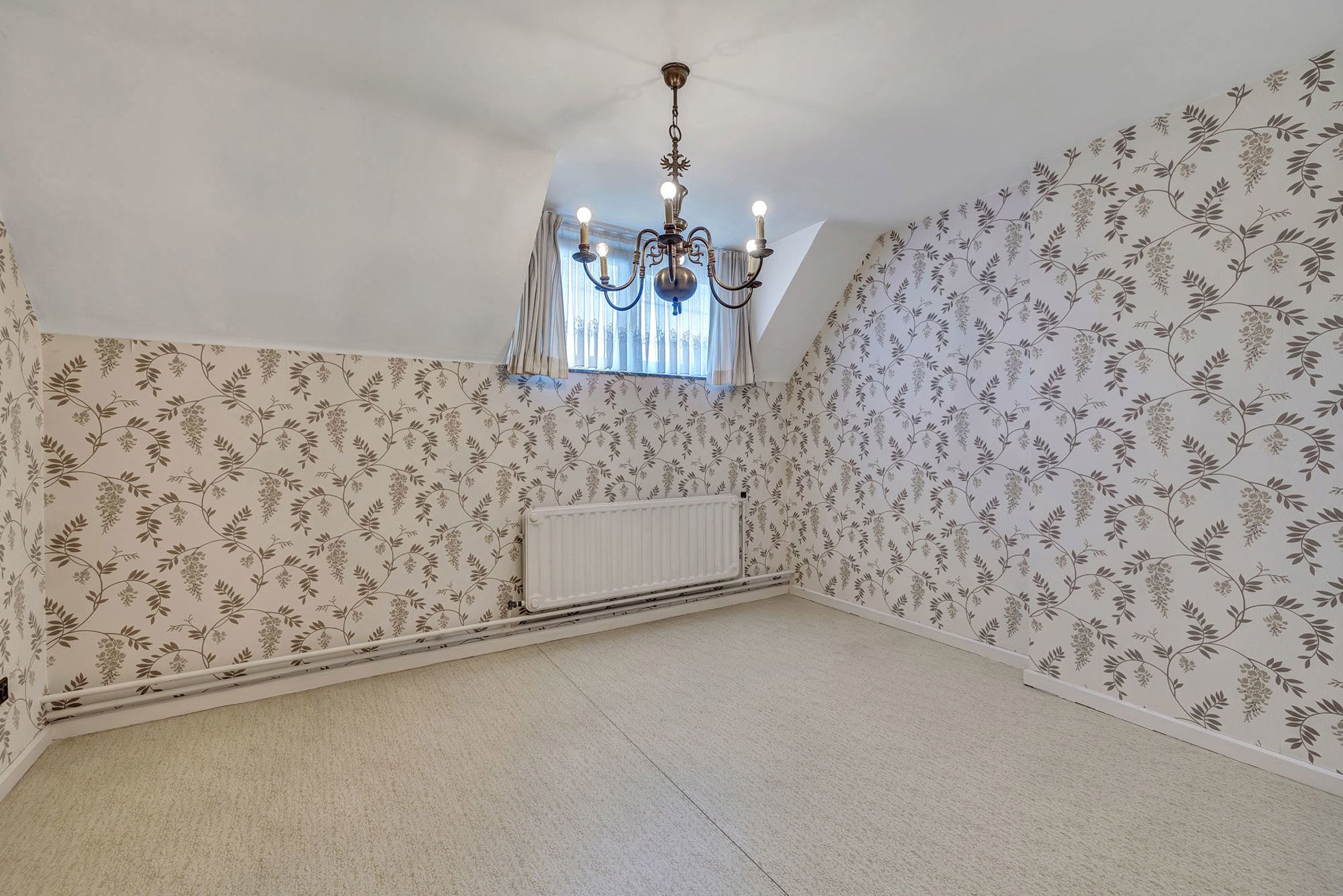 Verder te renoveren woning met garage en tuin te Okegem foto 14