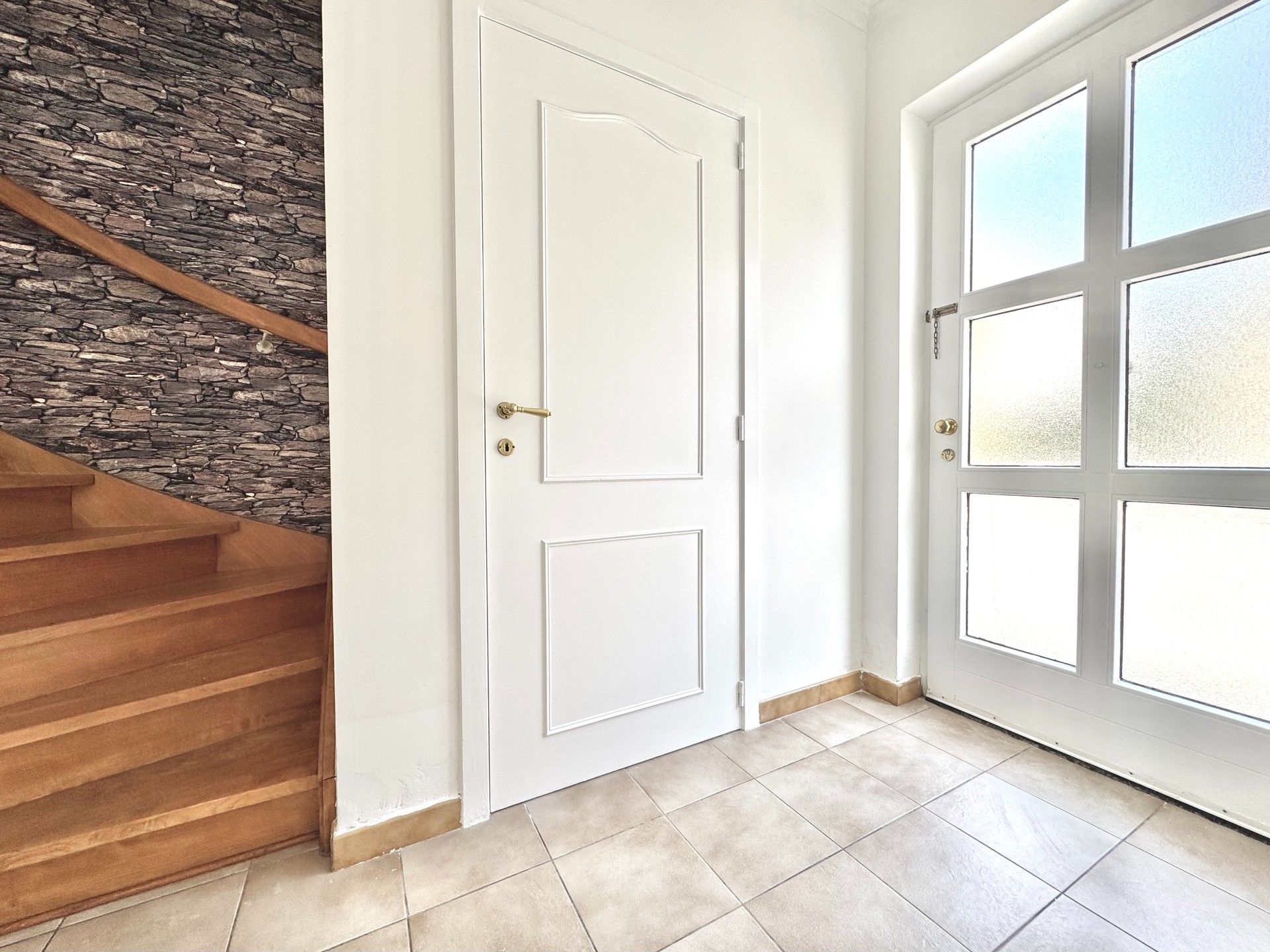 INSTAPKLARE WONING MET 3 SLPKS, TUIN & DUBBELE GARAGE foto 5