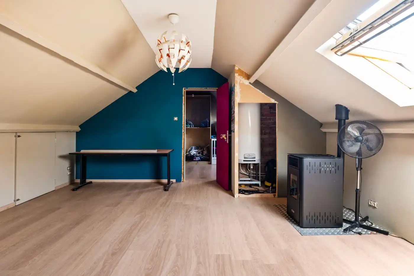 Charmante, te renoveren woning met ruime groene tuin foto 24