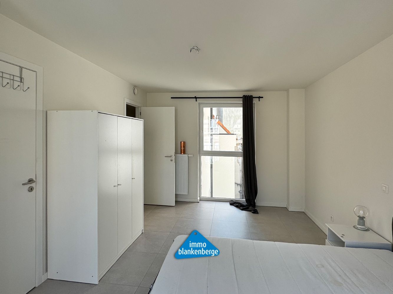 Zeer ruim triplex appartement met huislift, vlak bij de Zeedijk van Blankenberge foto 11