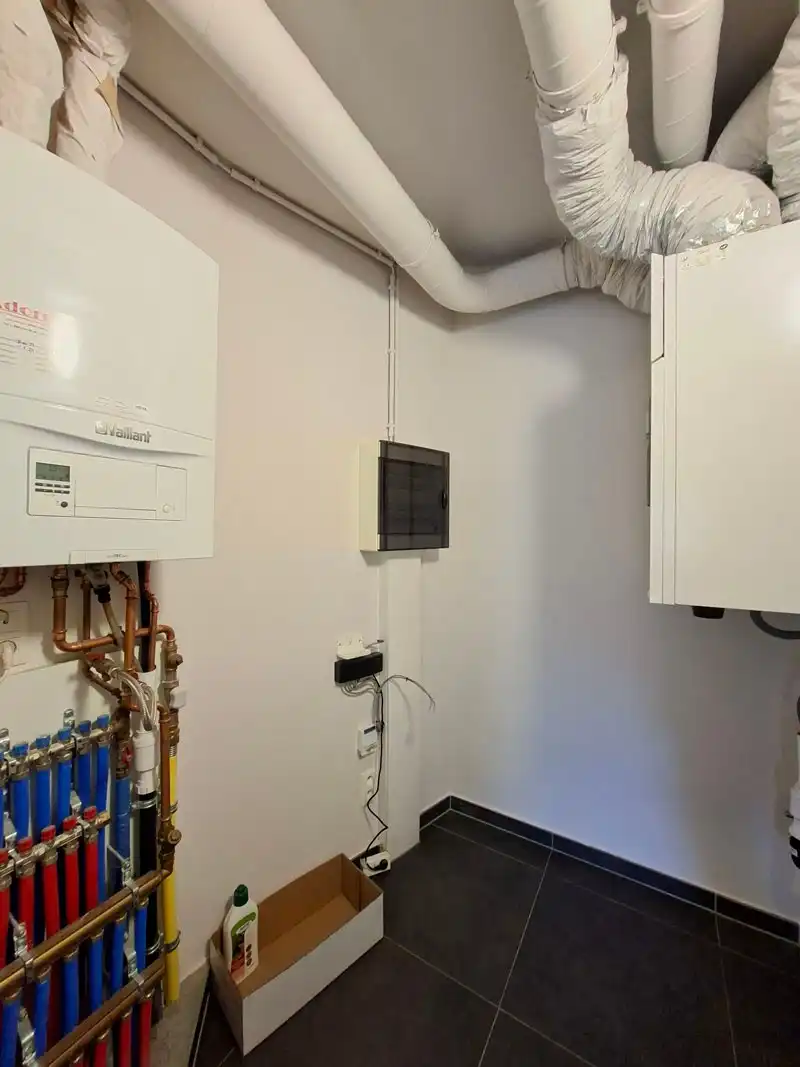 Modern en stijlvol gelijkvloers appartement net buiten Genk centrum foto 18