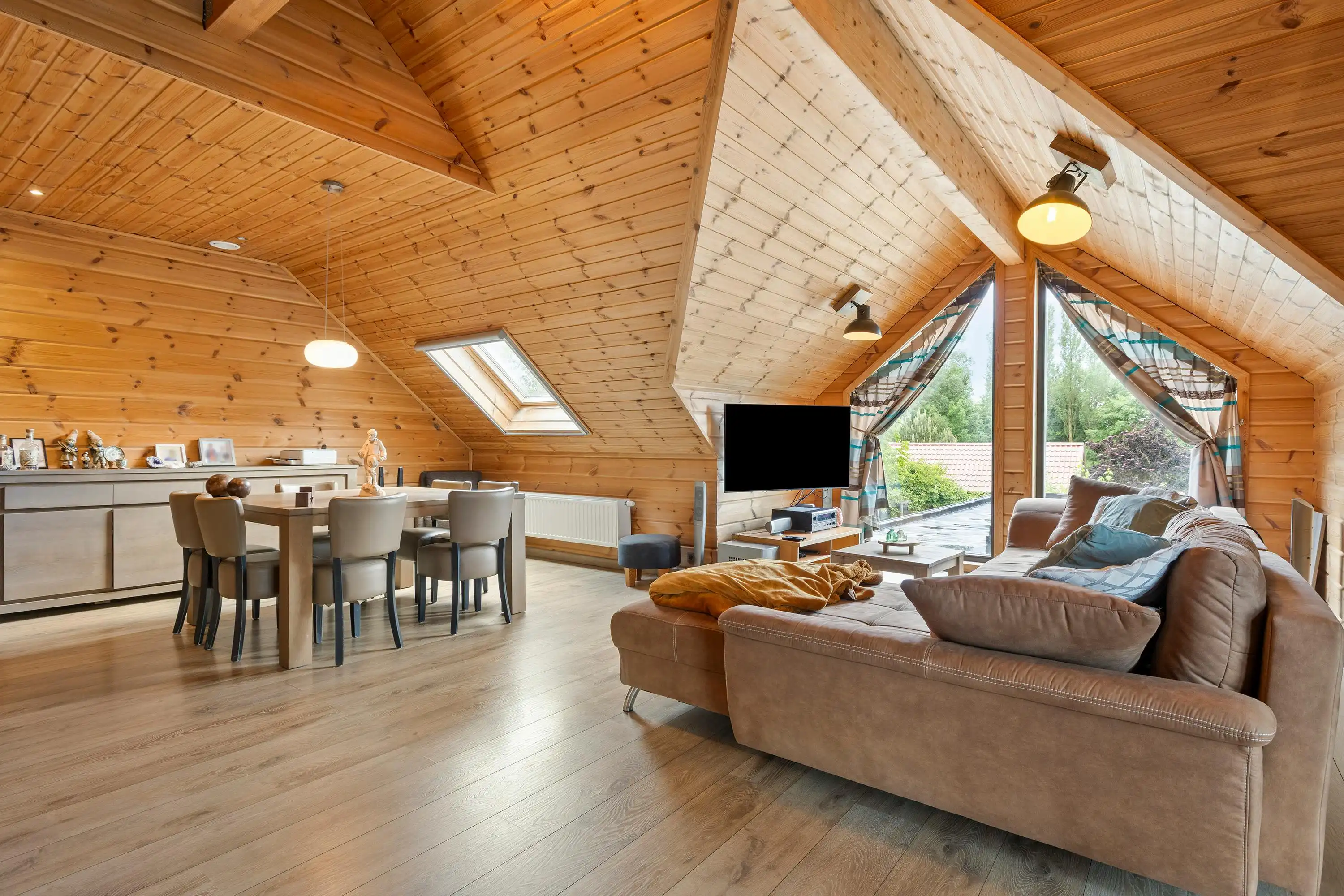 Charmant huis met gastenverblijf te koop in Brakel foto {{pictureIndex}}