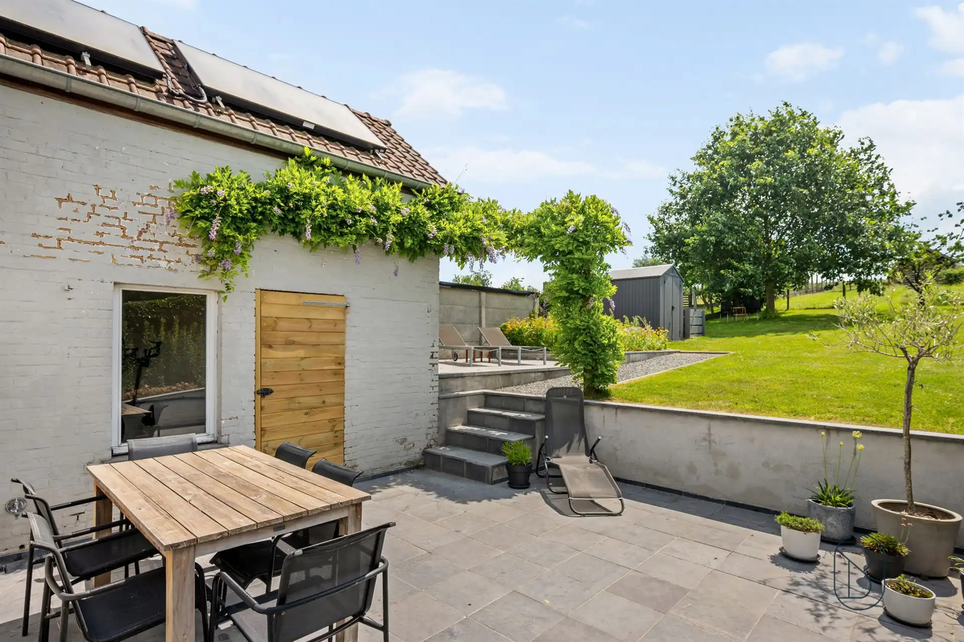 Perfect onderhouden woning met mooie tuin! foto {{pictureIndex}}