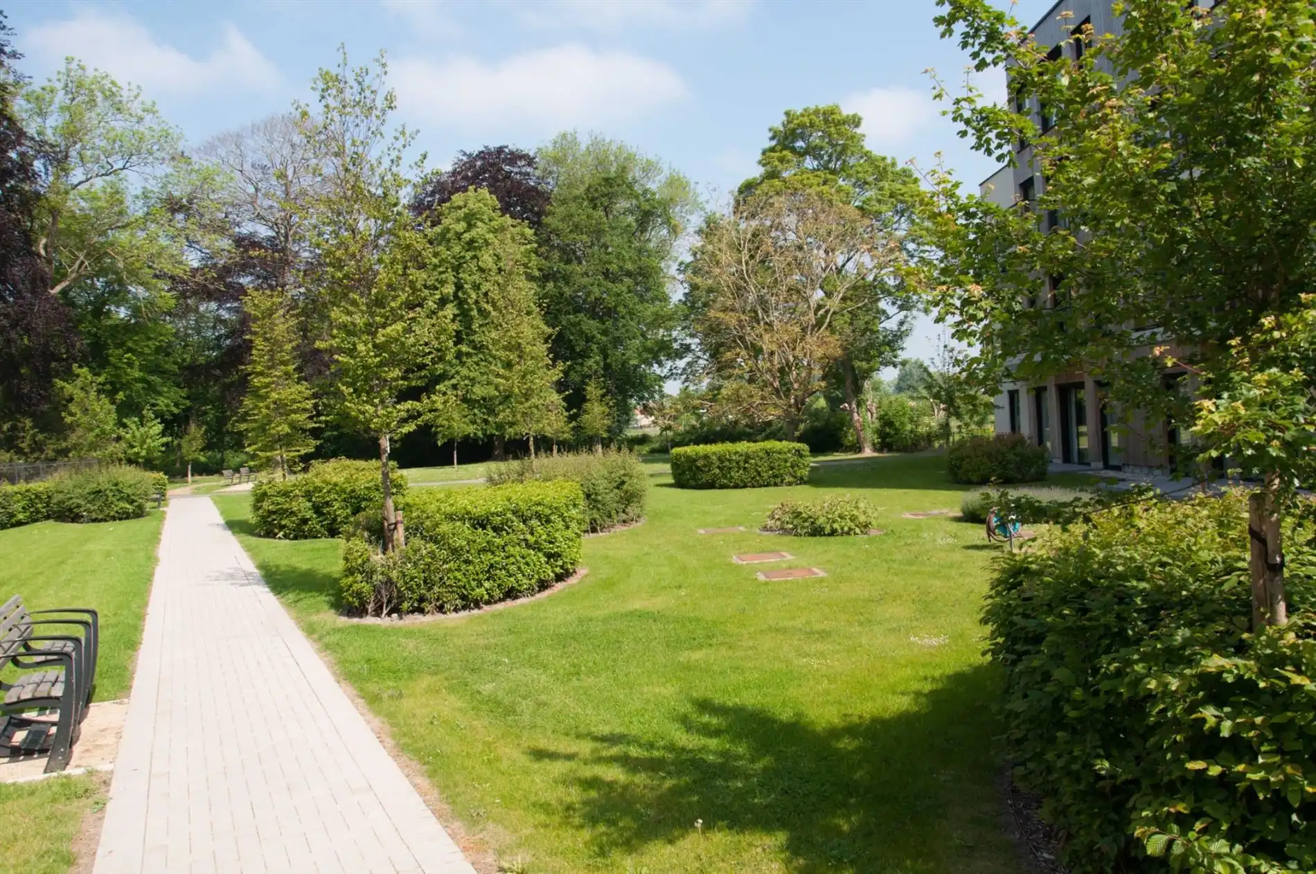 Pico bello service flat (nieuwbouw) in een prachtige groene omgeving. foto 15
