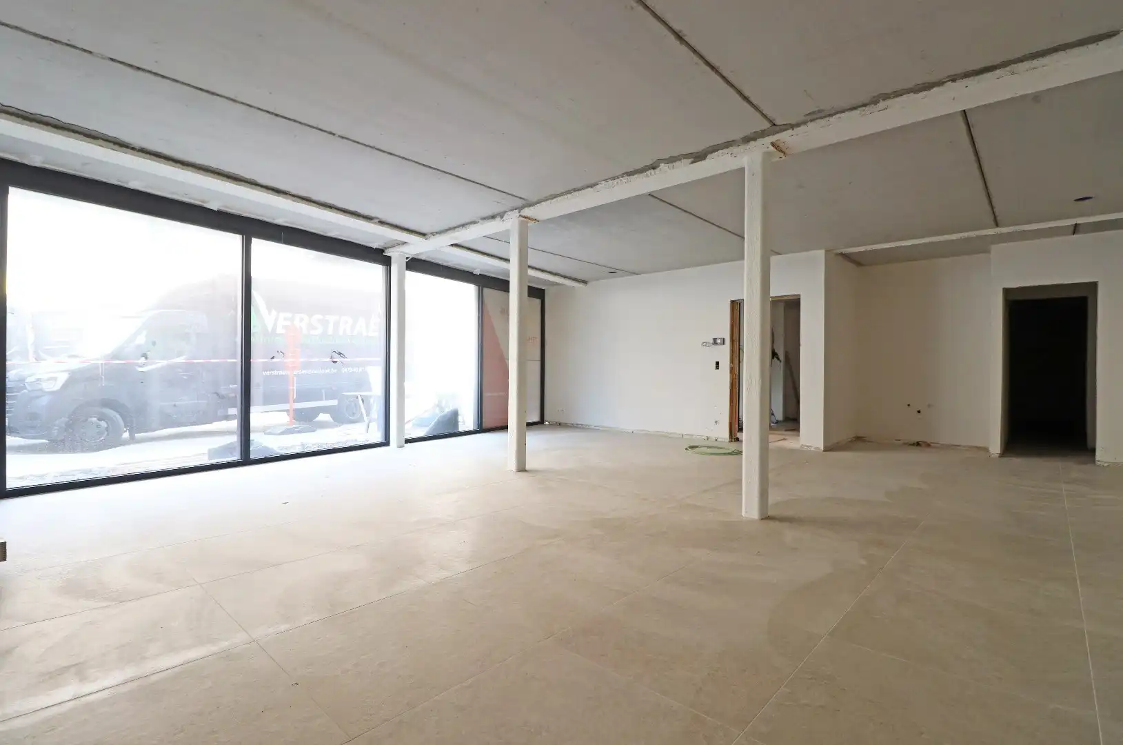 Handelsruimte/kantoor in hartje Torhout foto 2