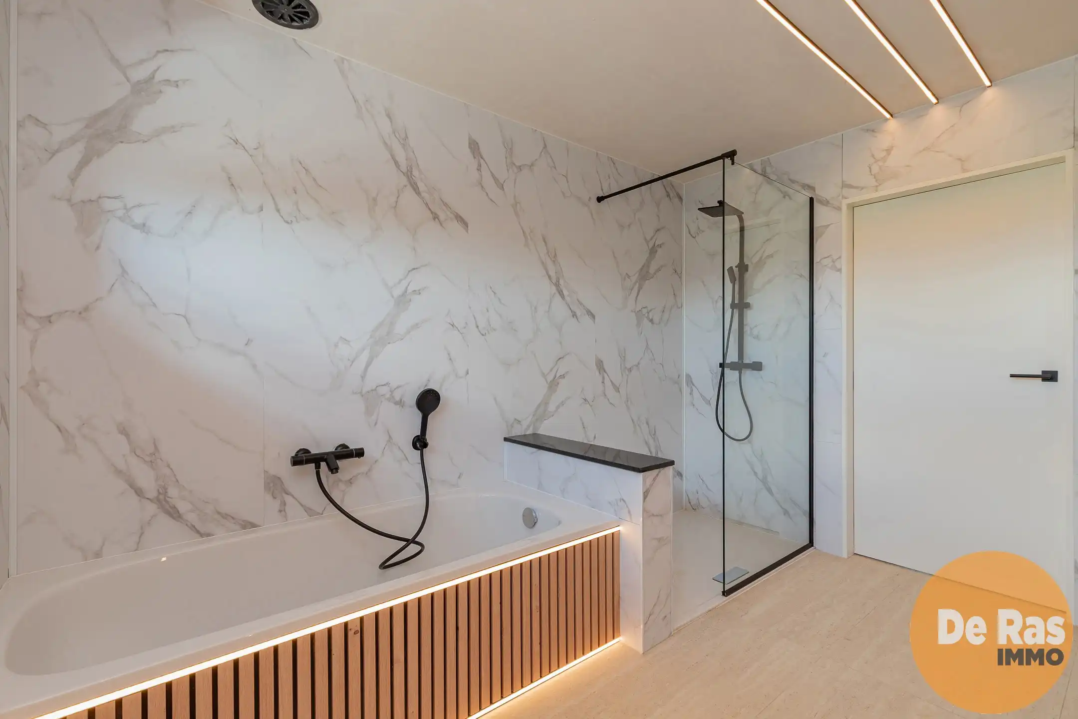 WICHELEN - Exclusief gerenoveerde woning met charme foto 13