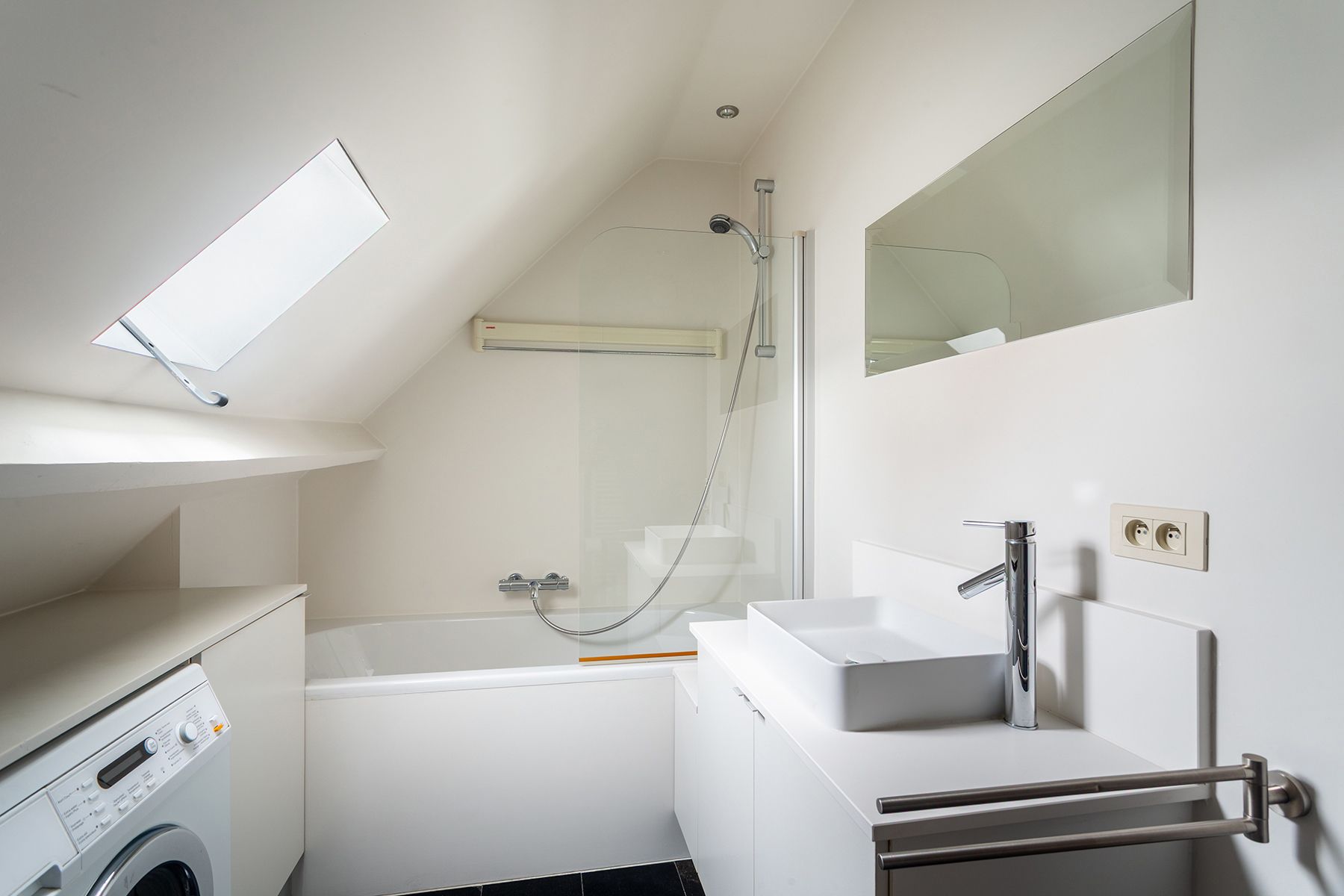 Uitzonderlijk 3 slpk duplex gelegen te centrum van Hove! foto 20