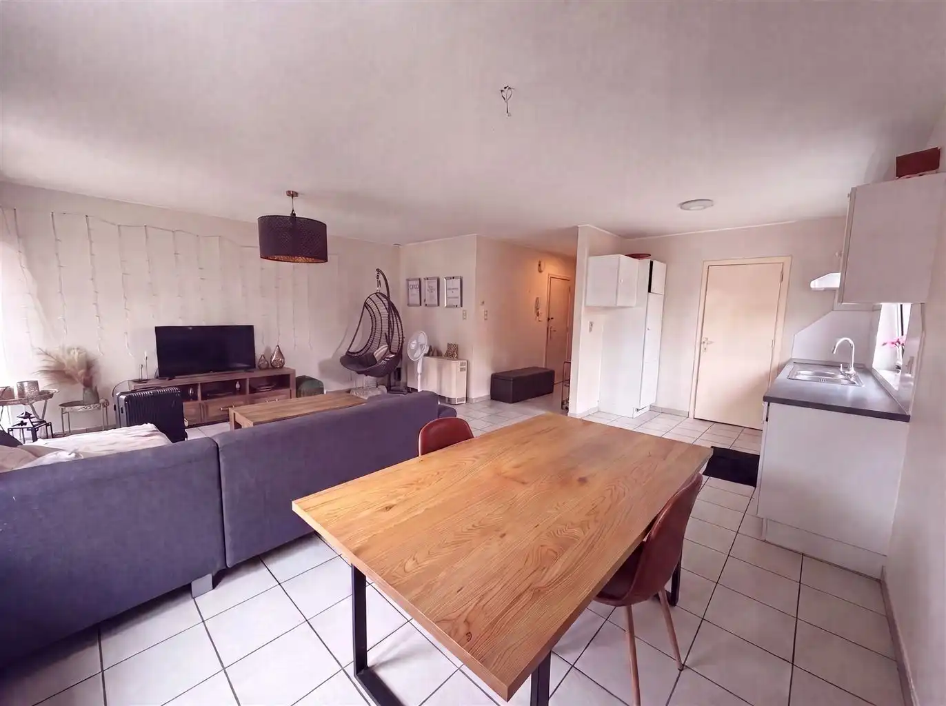 Gezellig 2-slpk appartement met terrasje in het centrum van Maaseik met autostaanplaats en aparte berging. foto 4