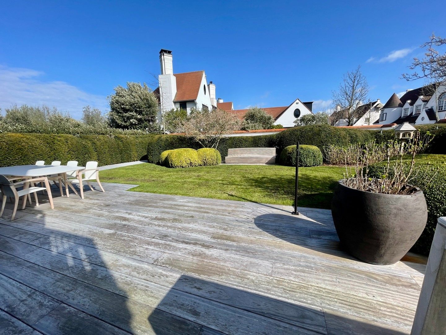 Magnifiek ingerichte villa rustig gelegen in het Zoute, vlakbij de Molen, op enkele passen van de Boslaan. foto 10