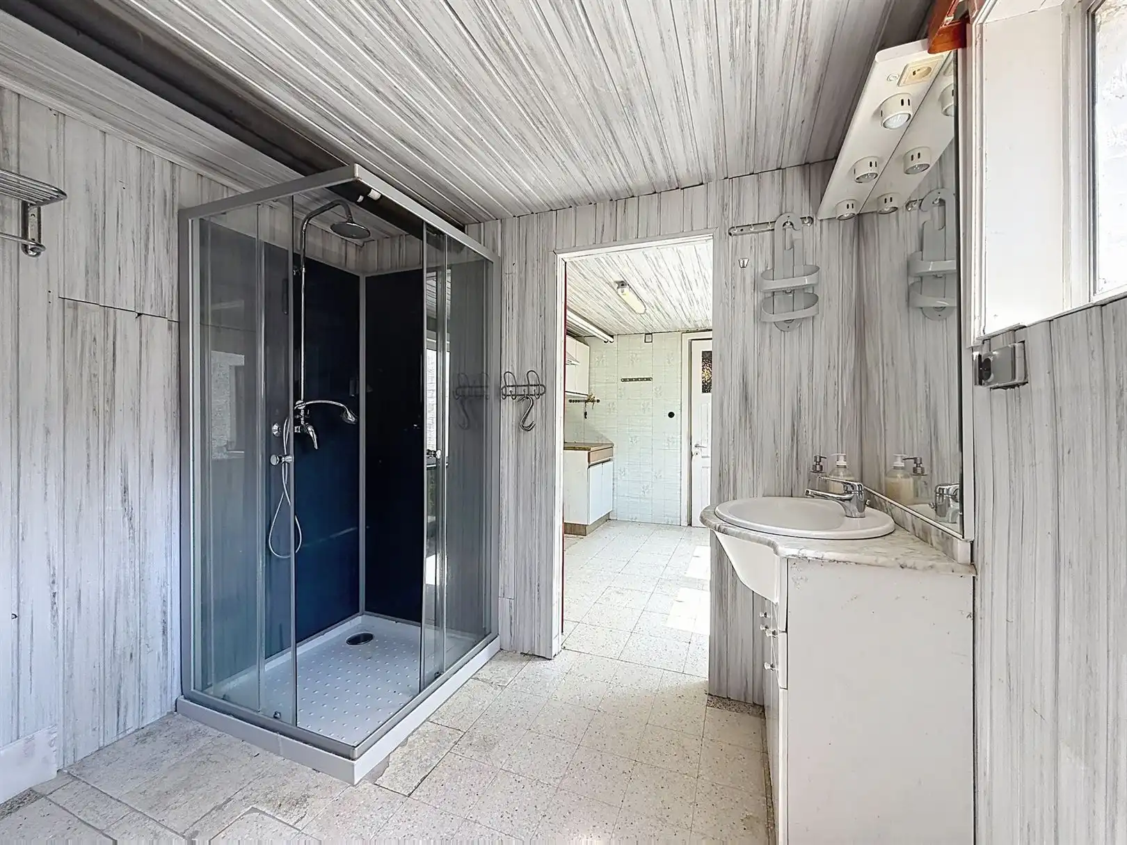 Te renoveren woning met 3 slpks en zolder, tuin, 12a 06ca foto 19