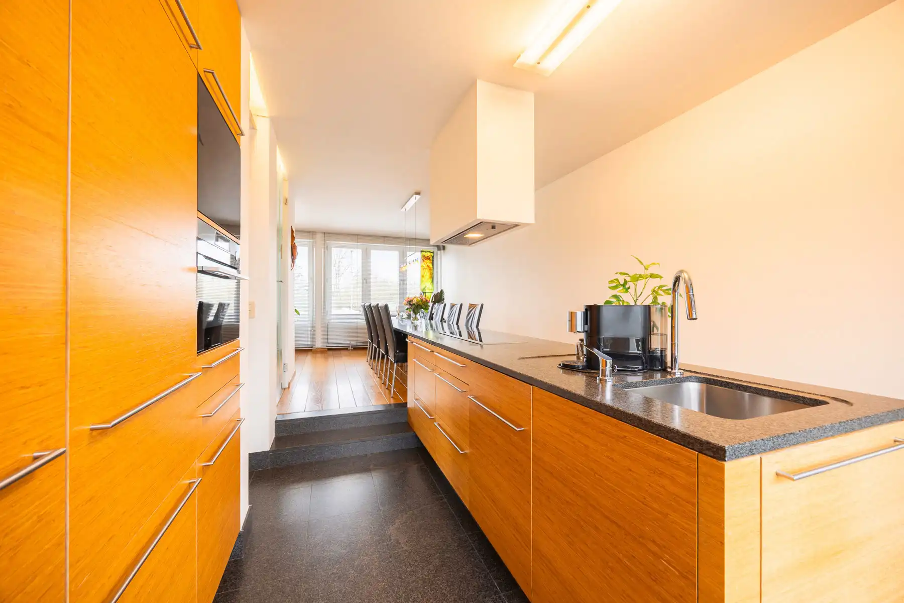 Ruime woning op centrale ligging met topafwerking foto 6